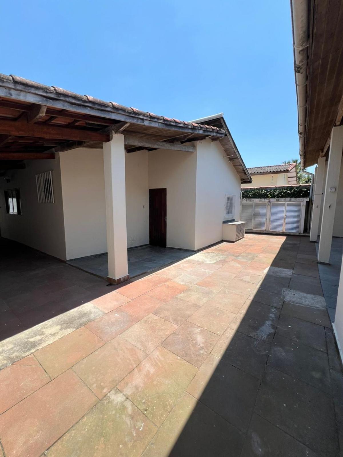 Three-Bedroom House photo 3