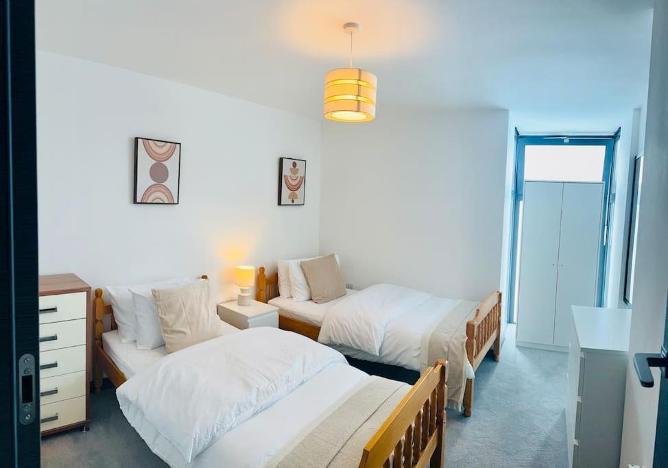 Two-Bedroom Apartment with Balcony photo 2