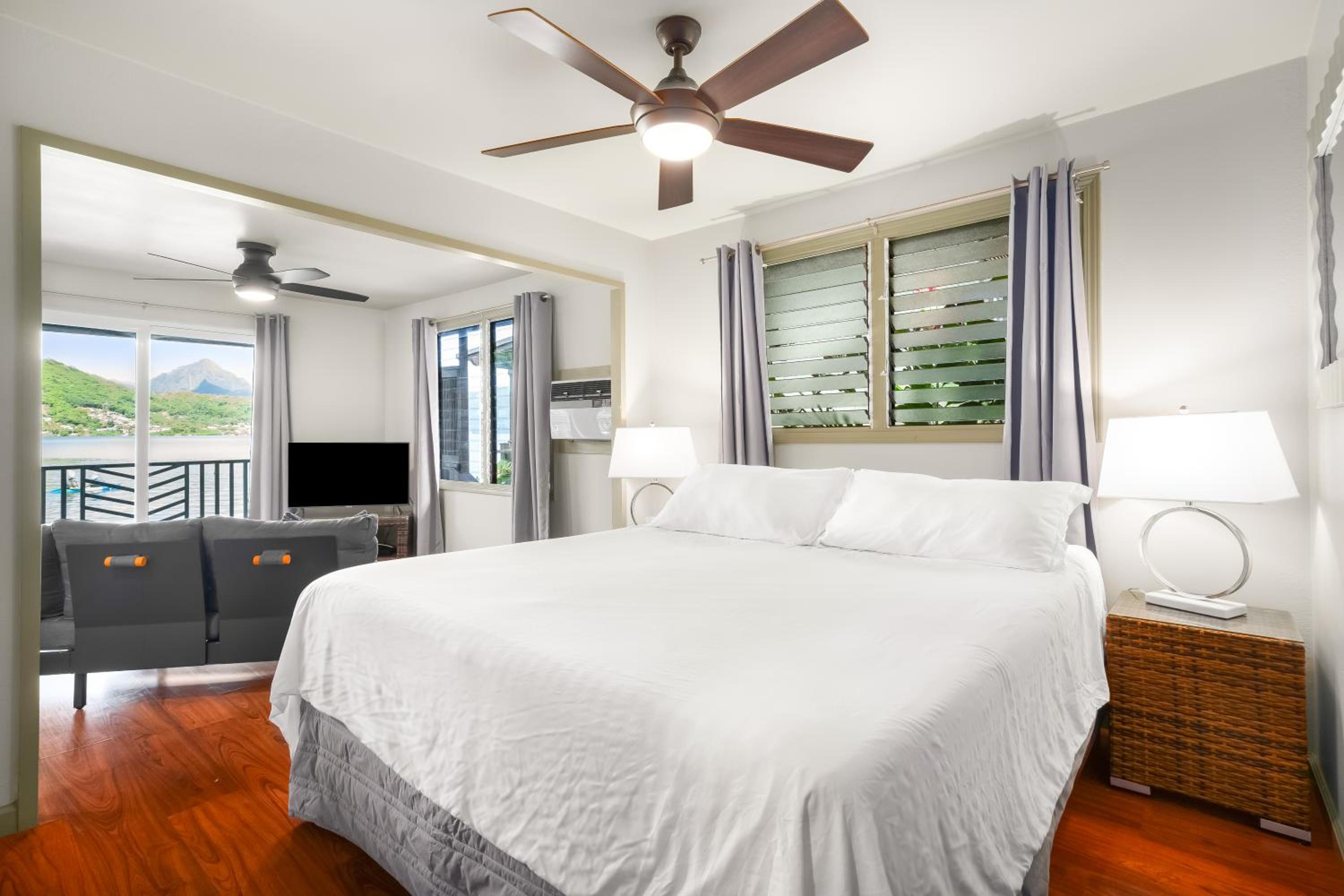 One-bedroom Cottage - Water Front