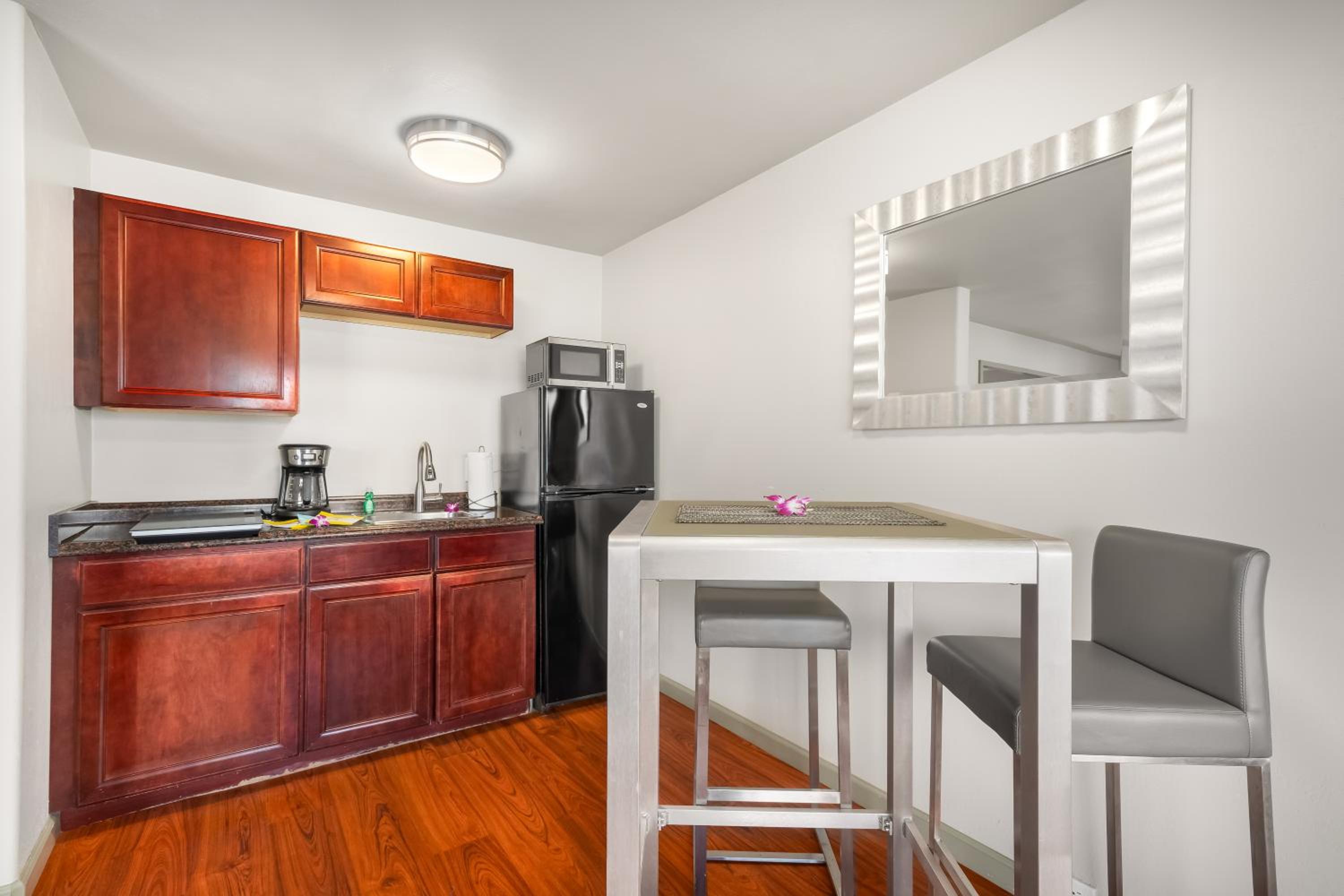 One-bedroom Cottage - Water Front