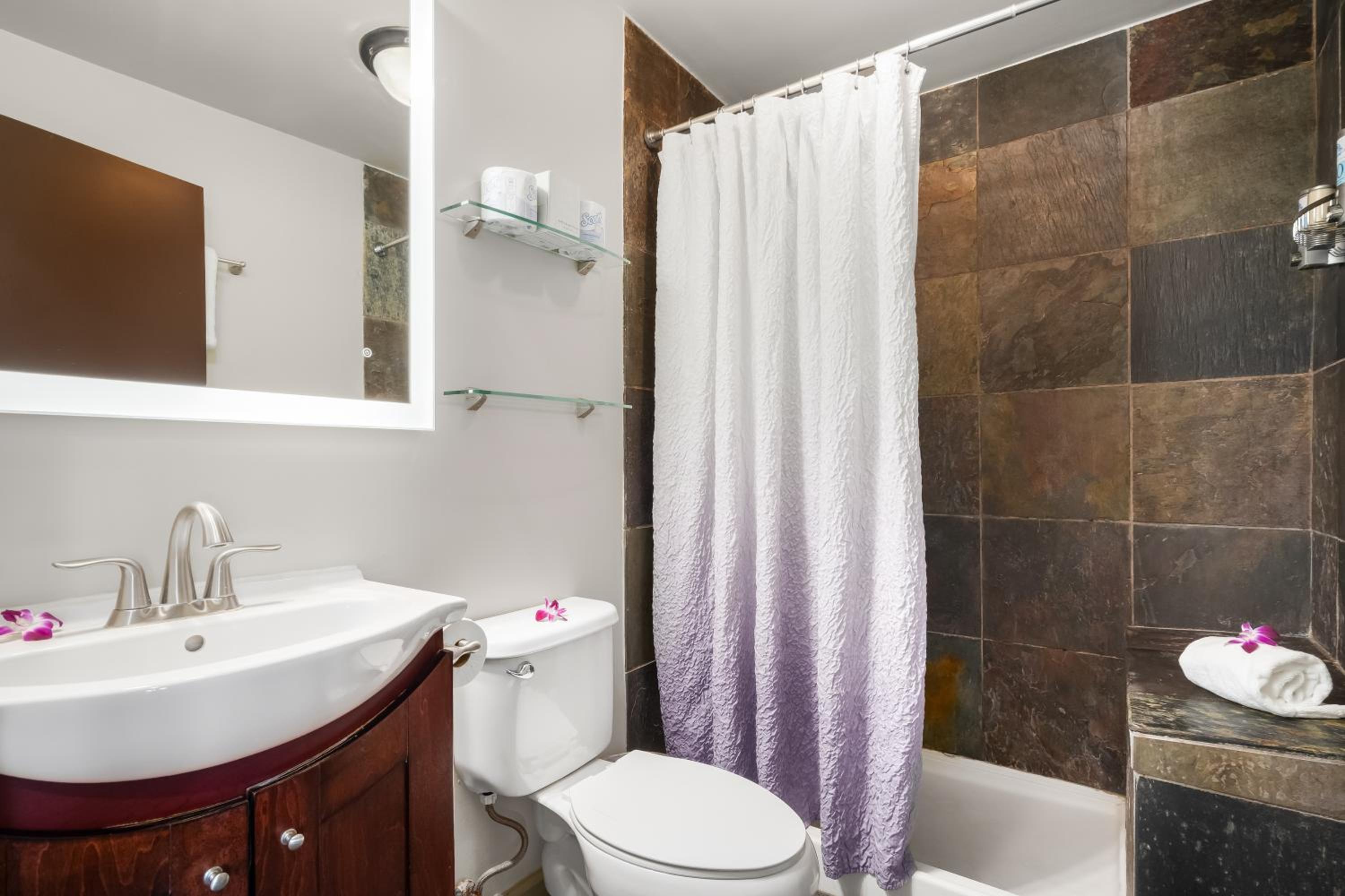 One-bedroom Cottage - Water Front