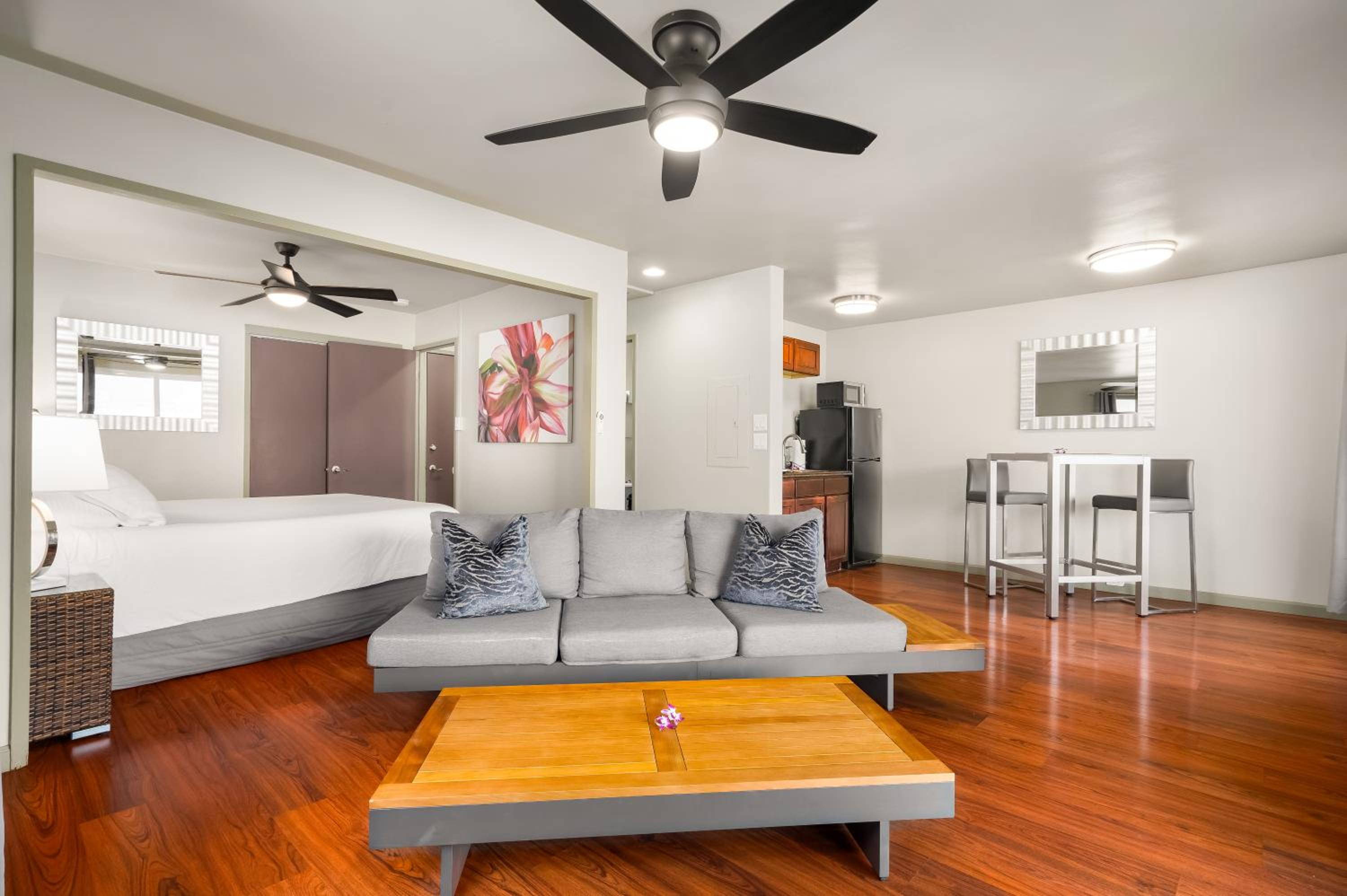 One-bedroom Cottage - Water Front