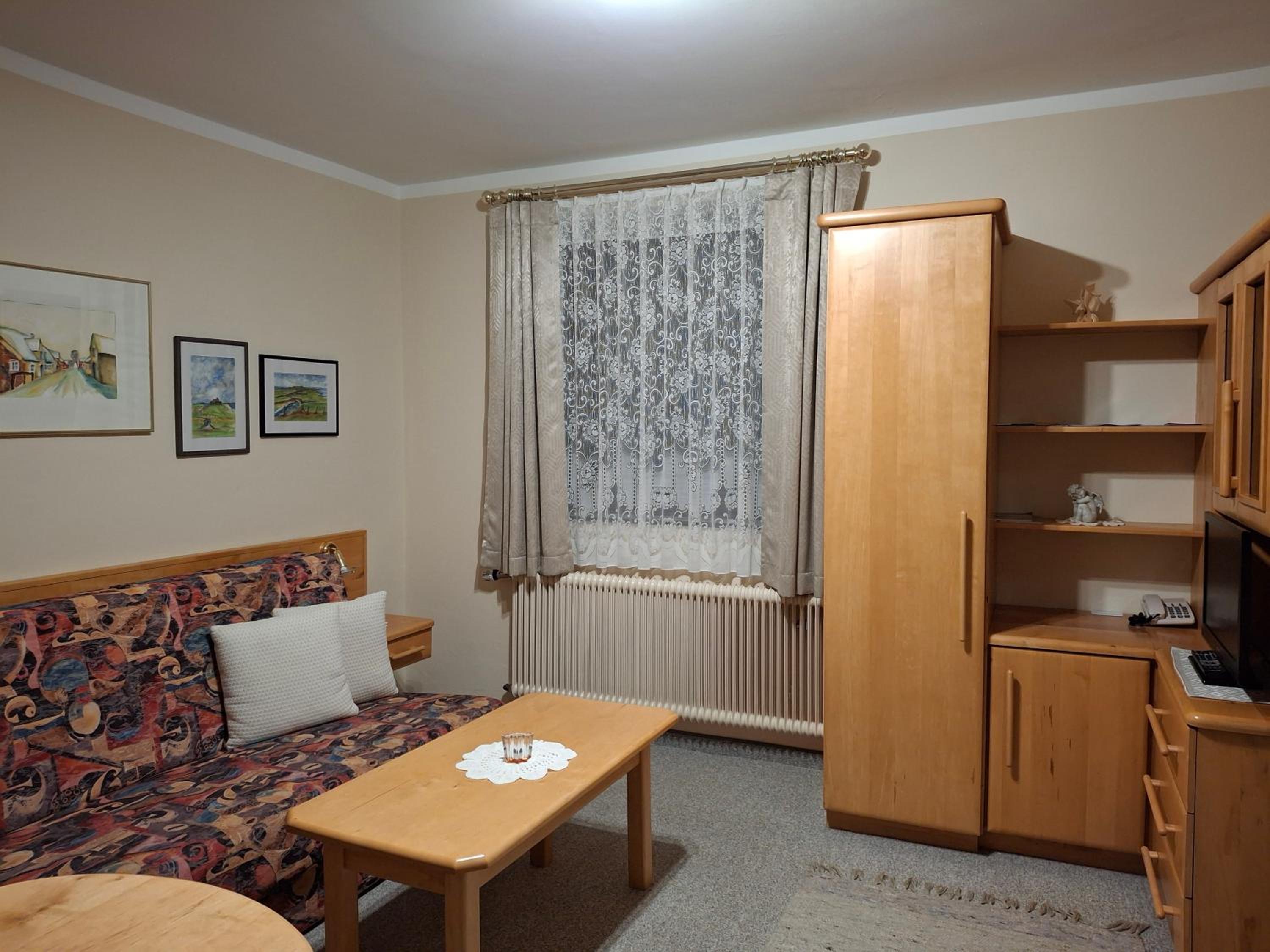 Apartment with Balcony - Photo 7
