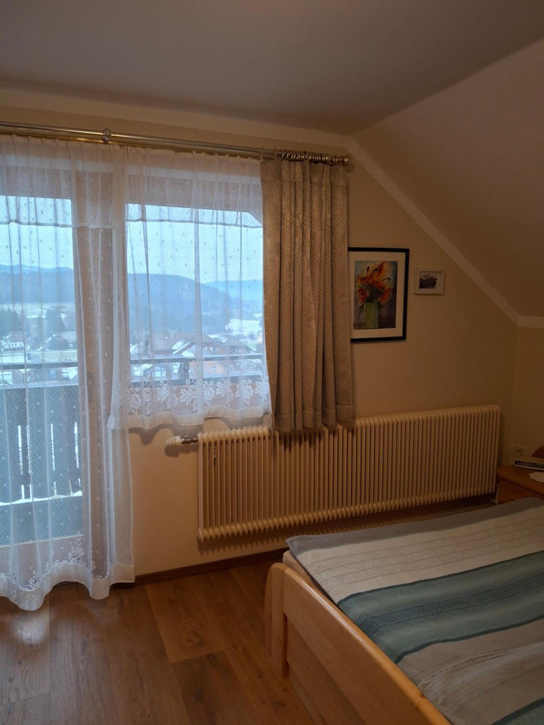 Apartment with Mountain View - Photo 2