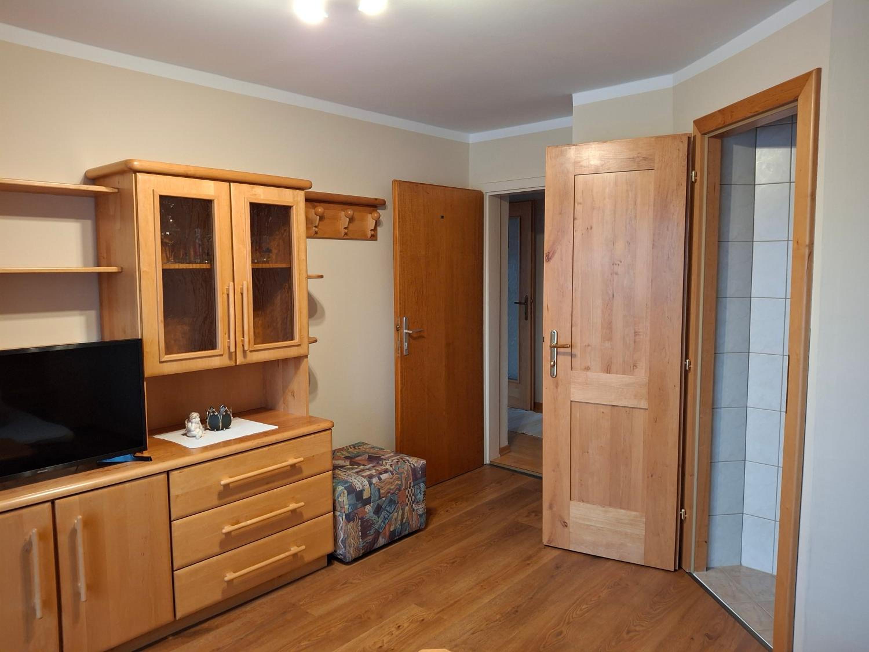 Apartment with Mountain View - Photo 3