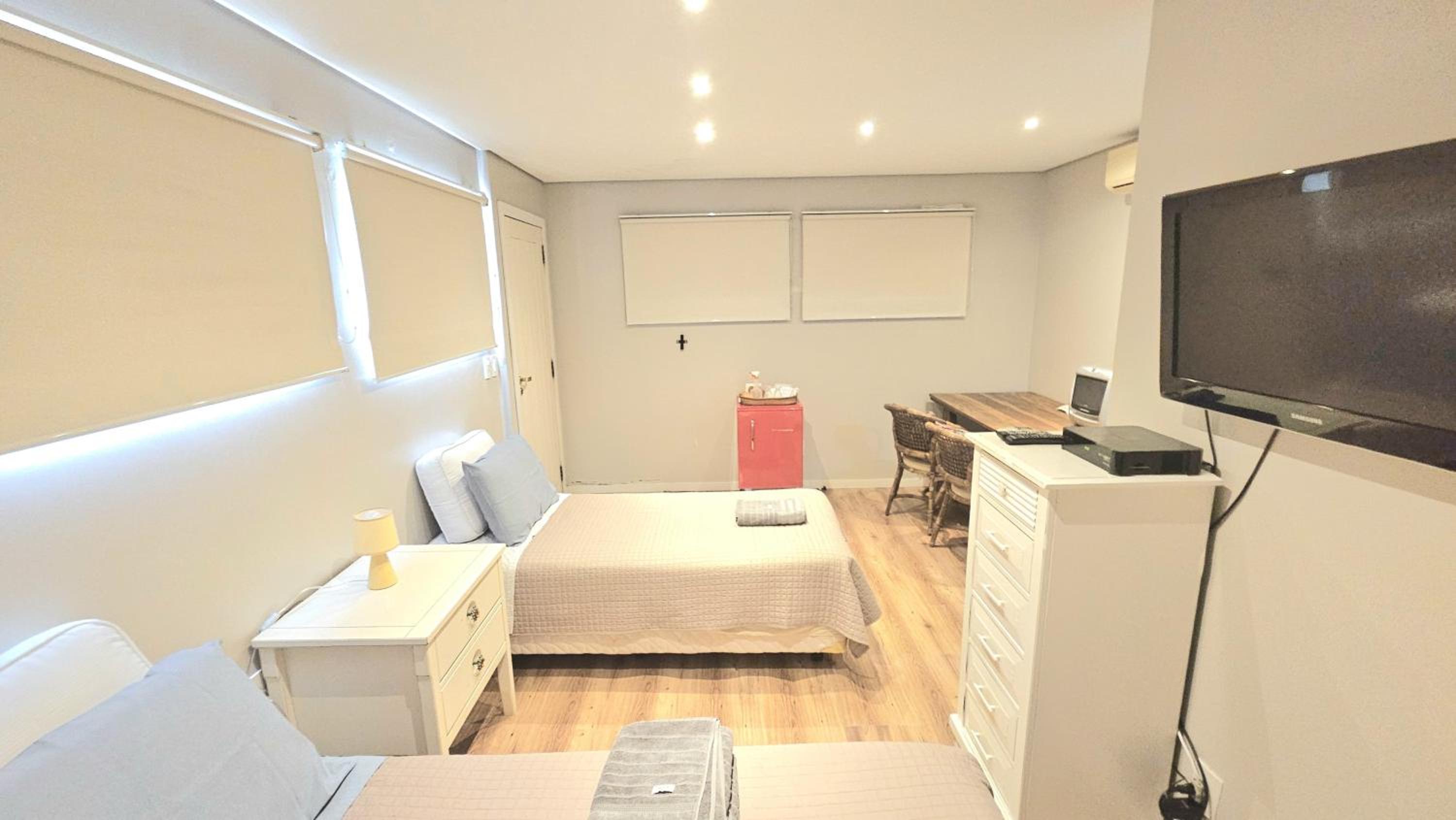 Suite - Photo 1
