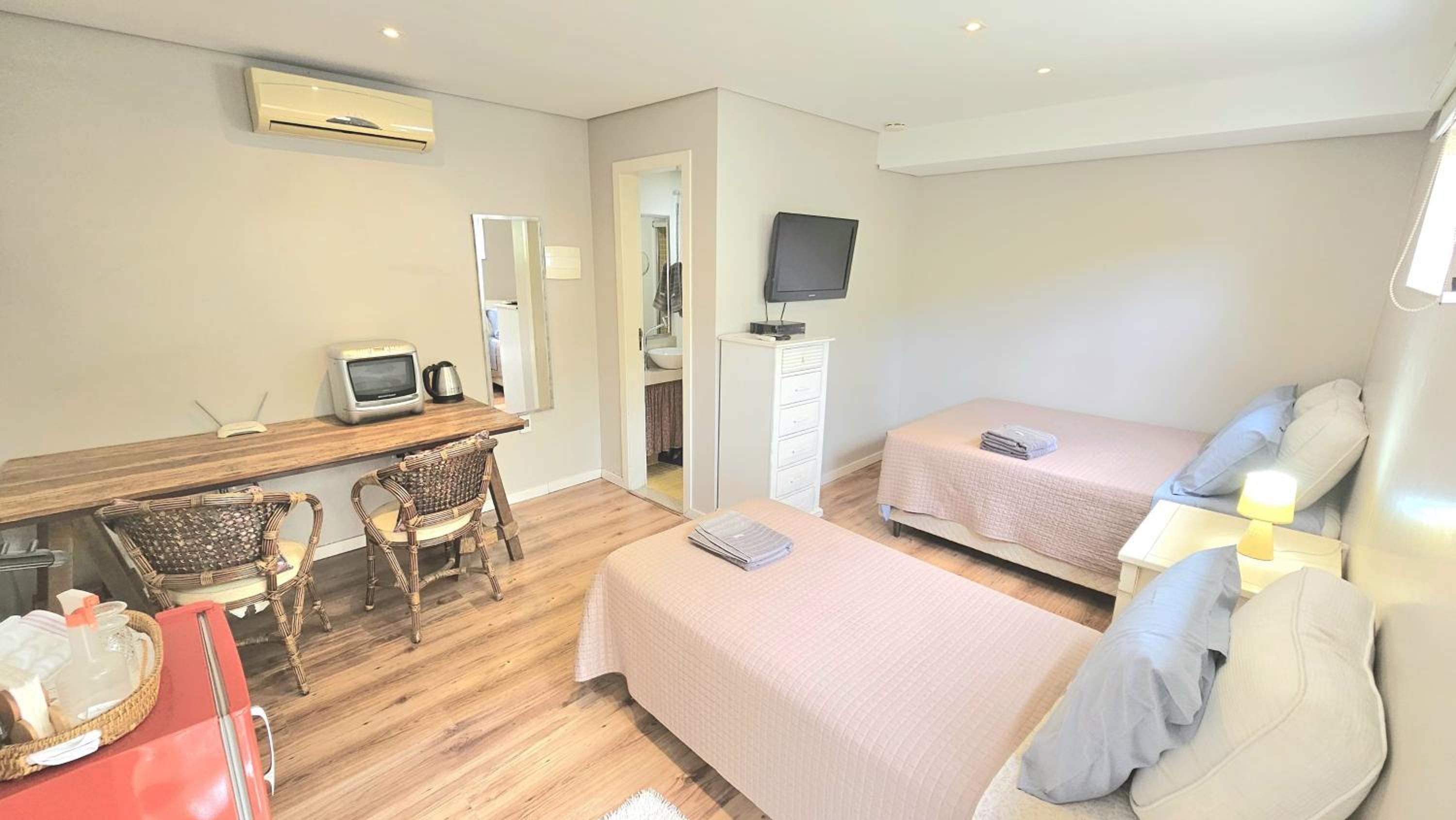 Suite - Photo 2