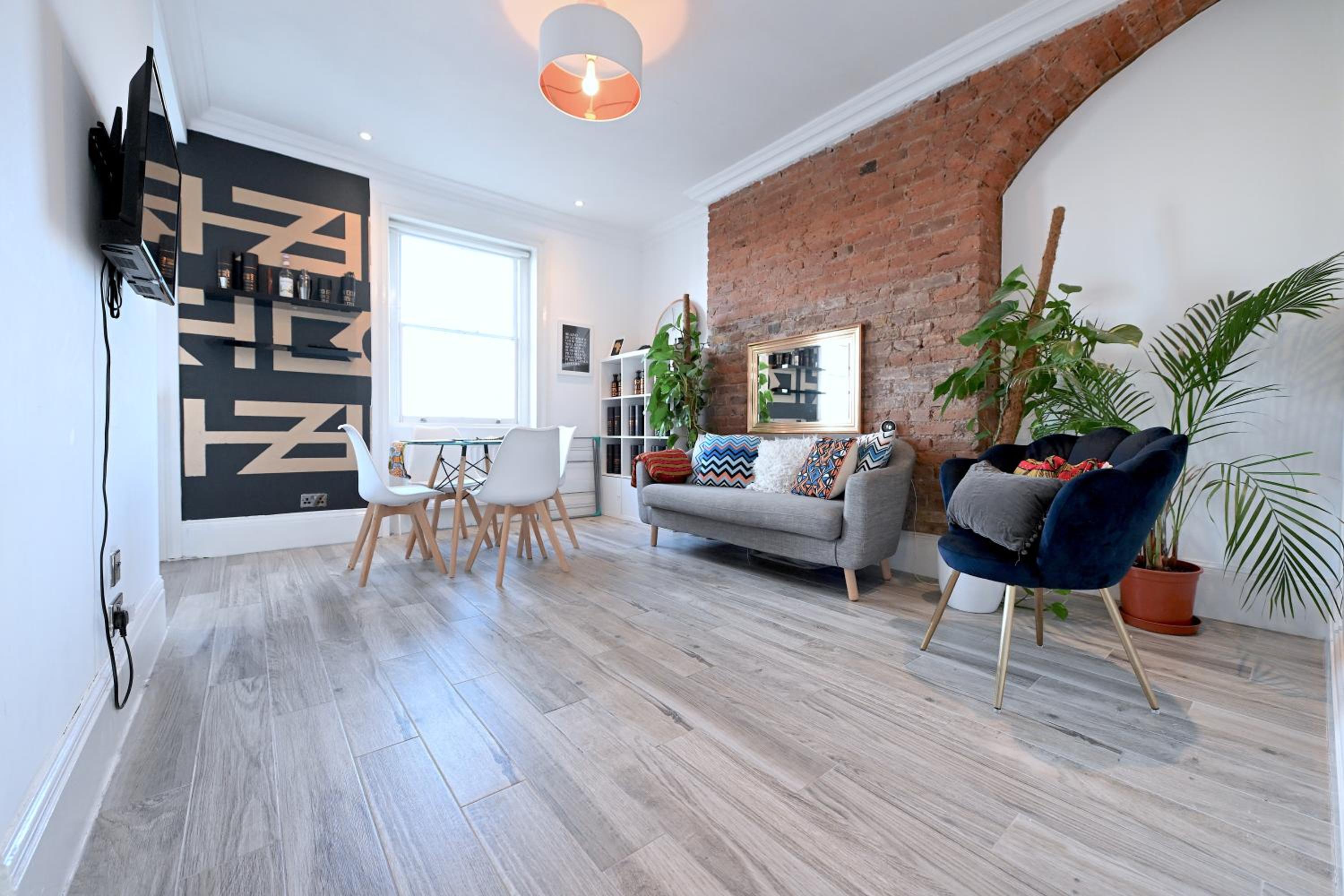 Three-Bedroom Apartment photo 1