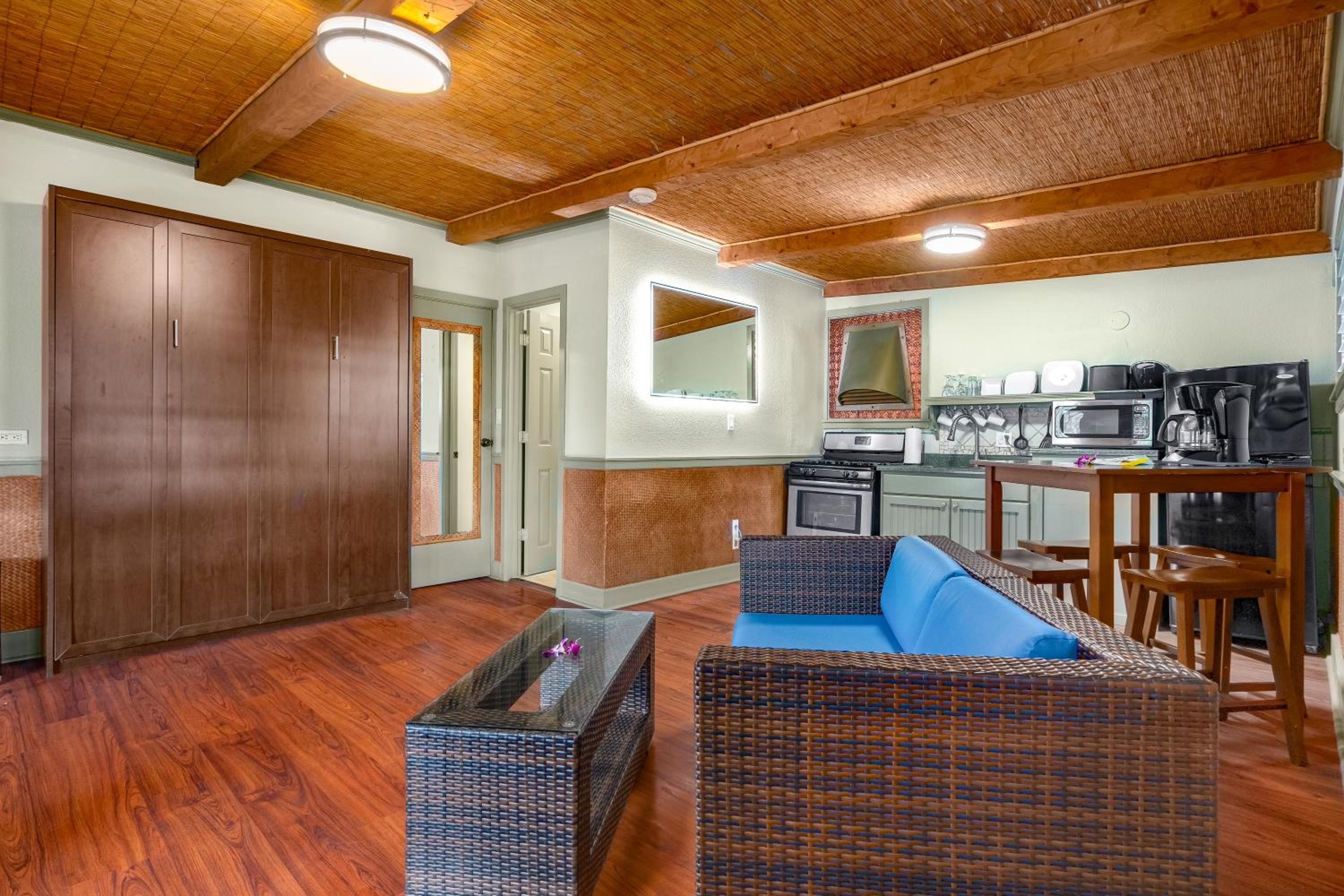 One-Bedroom Suite with Mountain View photo 3