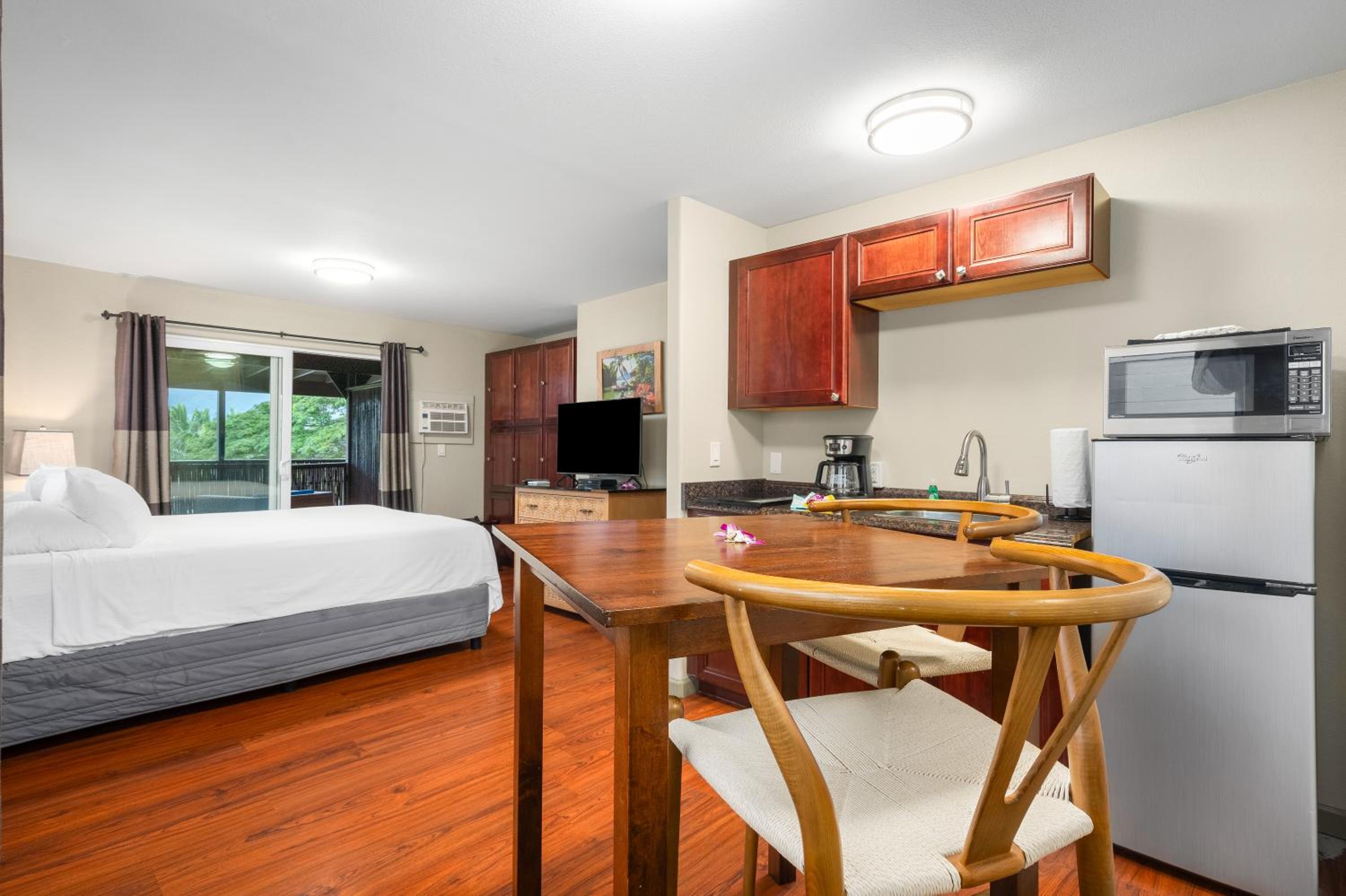 One-Bedroom Suite with Bay View photo 3