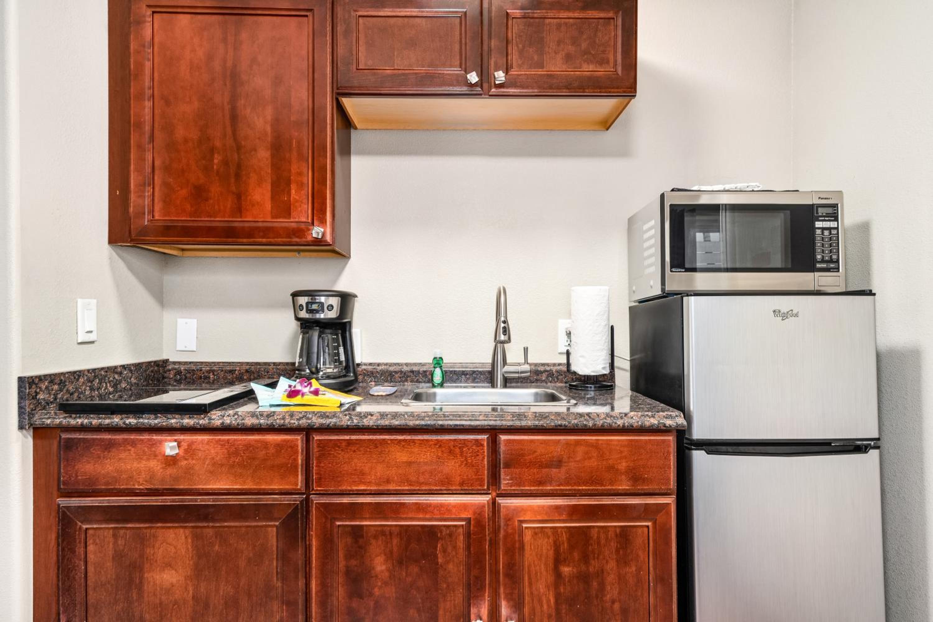 One-Bedroom Suite with Bay View photo 2