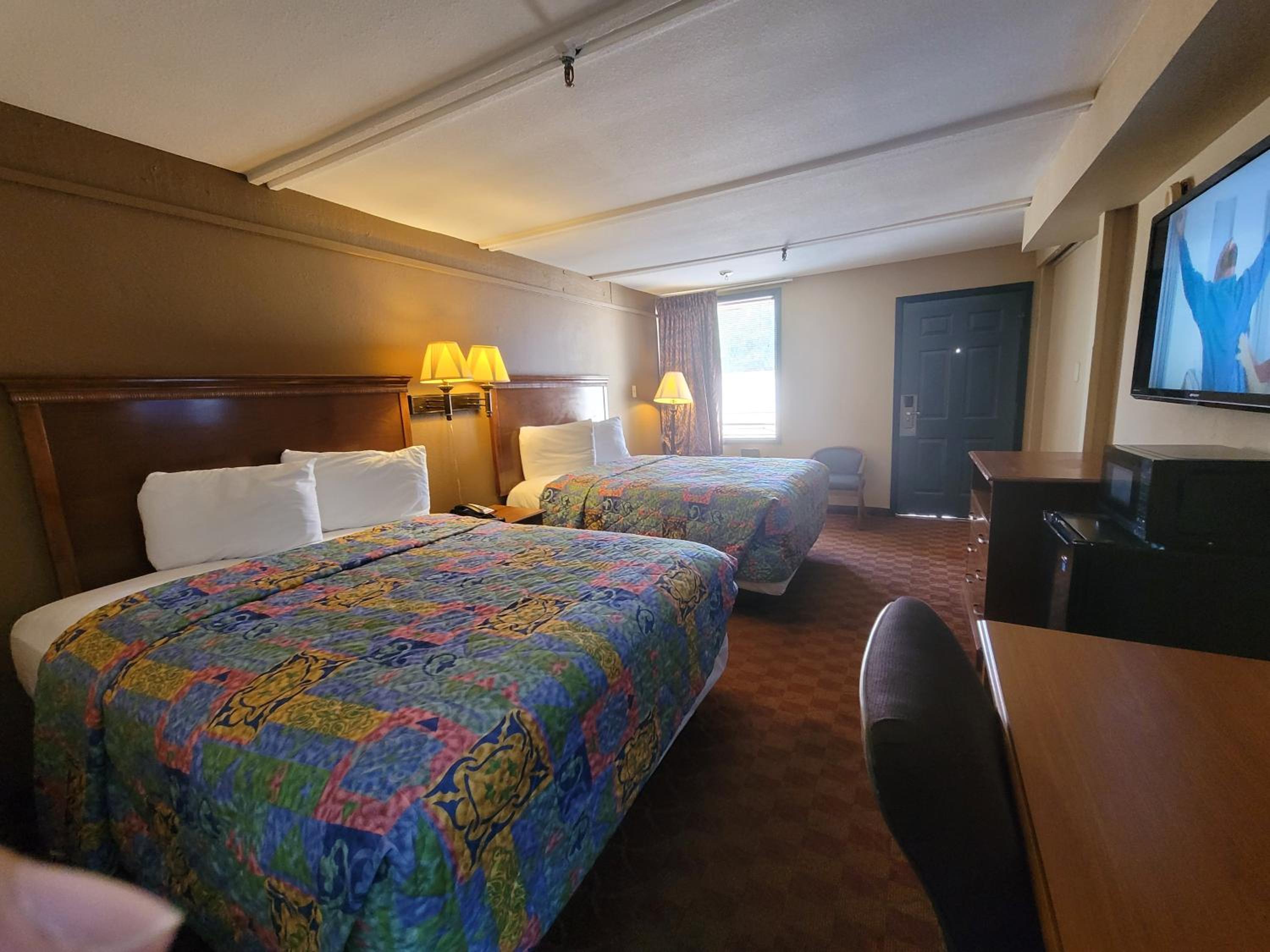 Queen Room - Photo 2