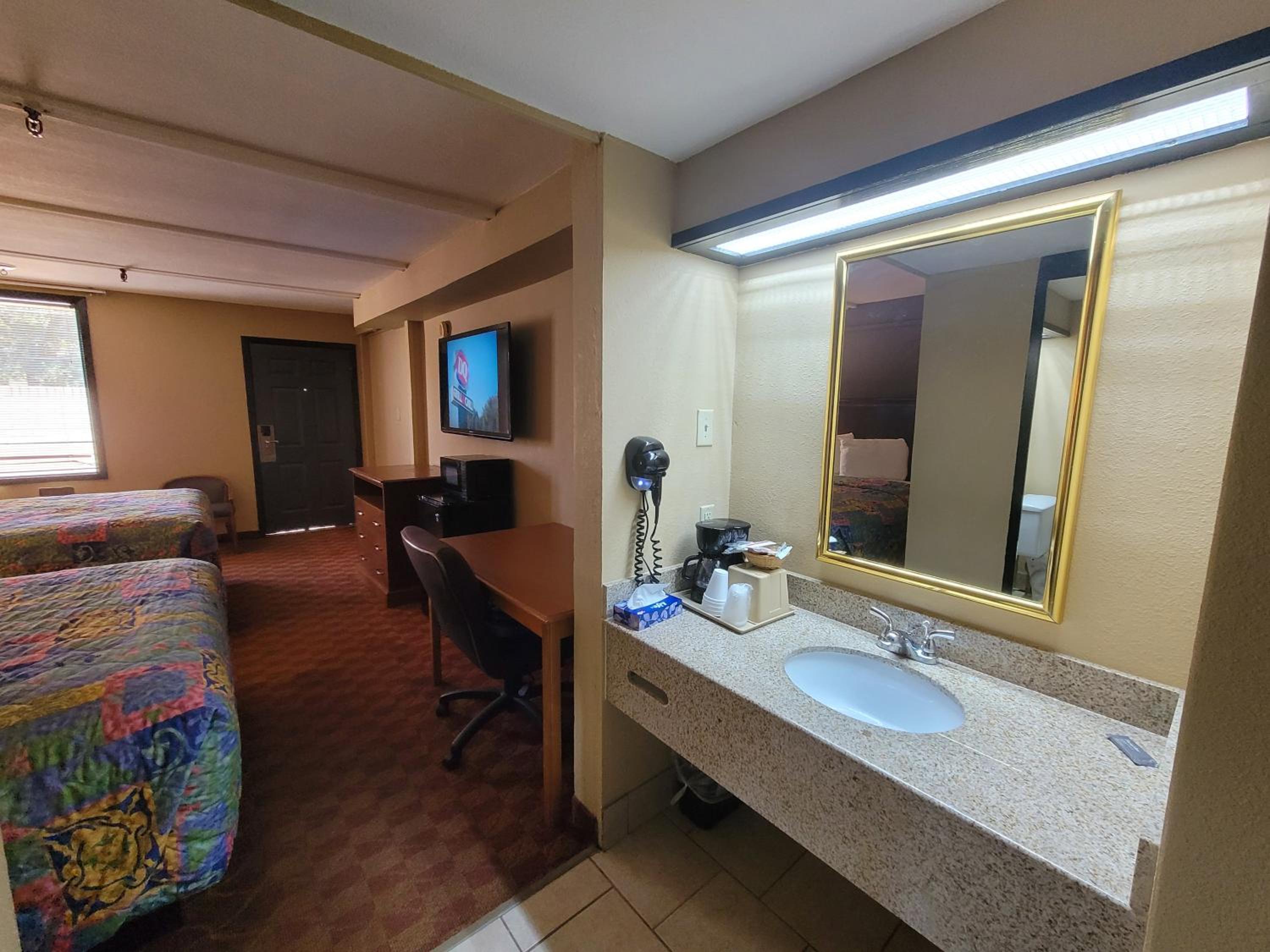 Queen Room - Photo 4