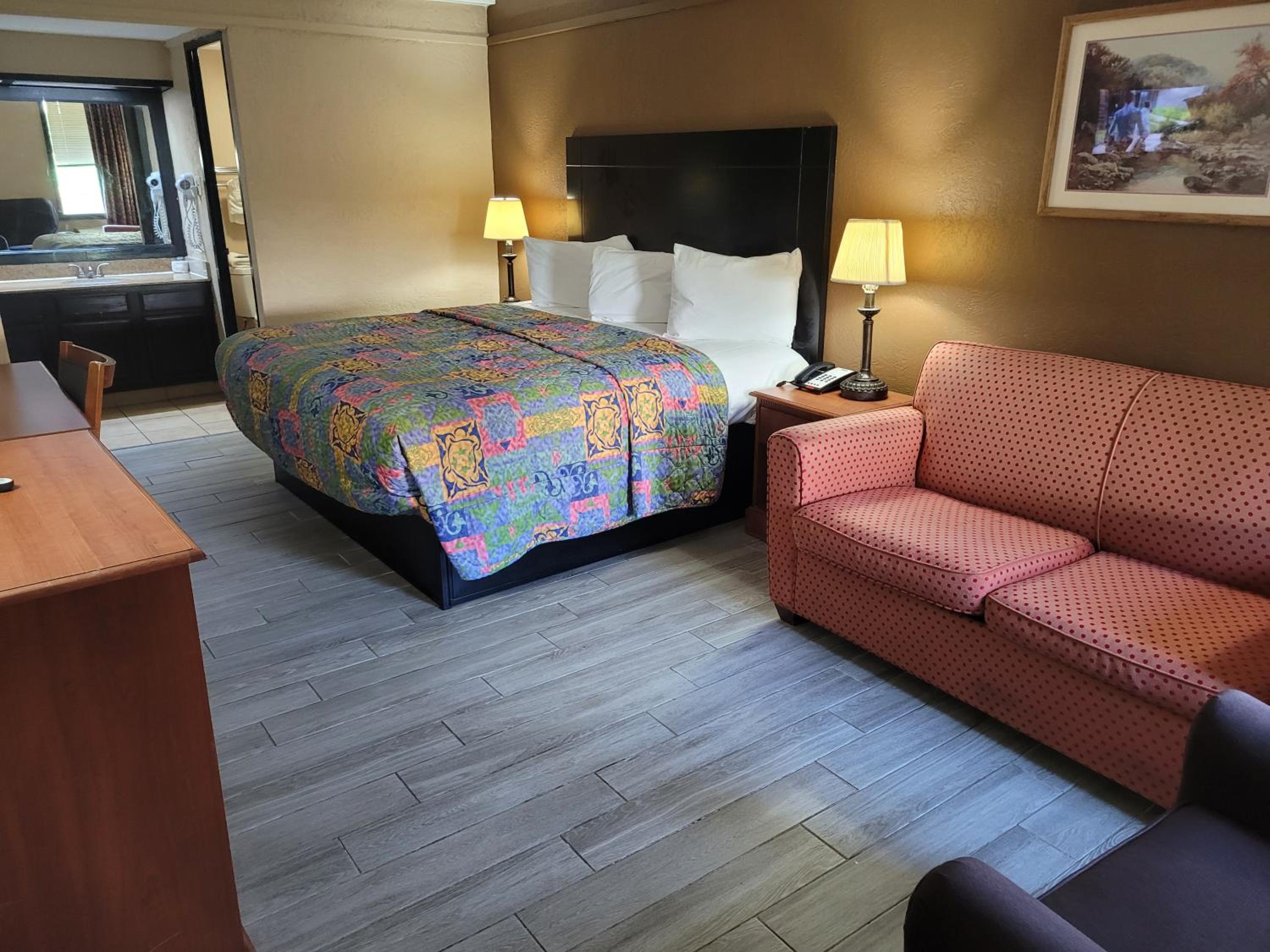 Deluxe King Room - Photo 1