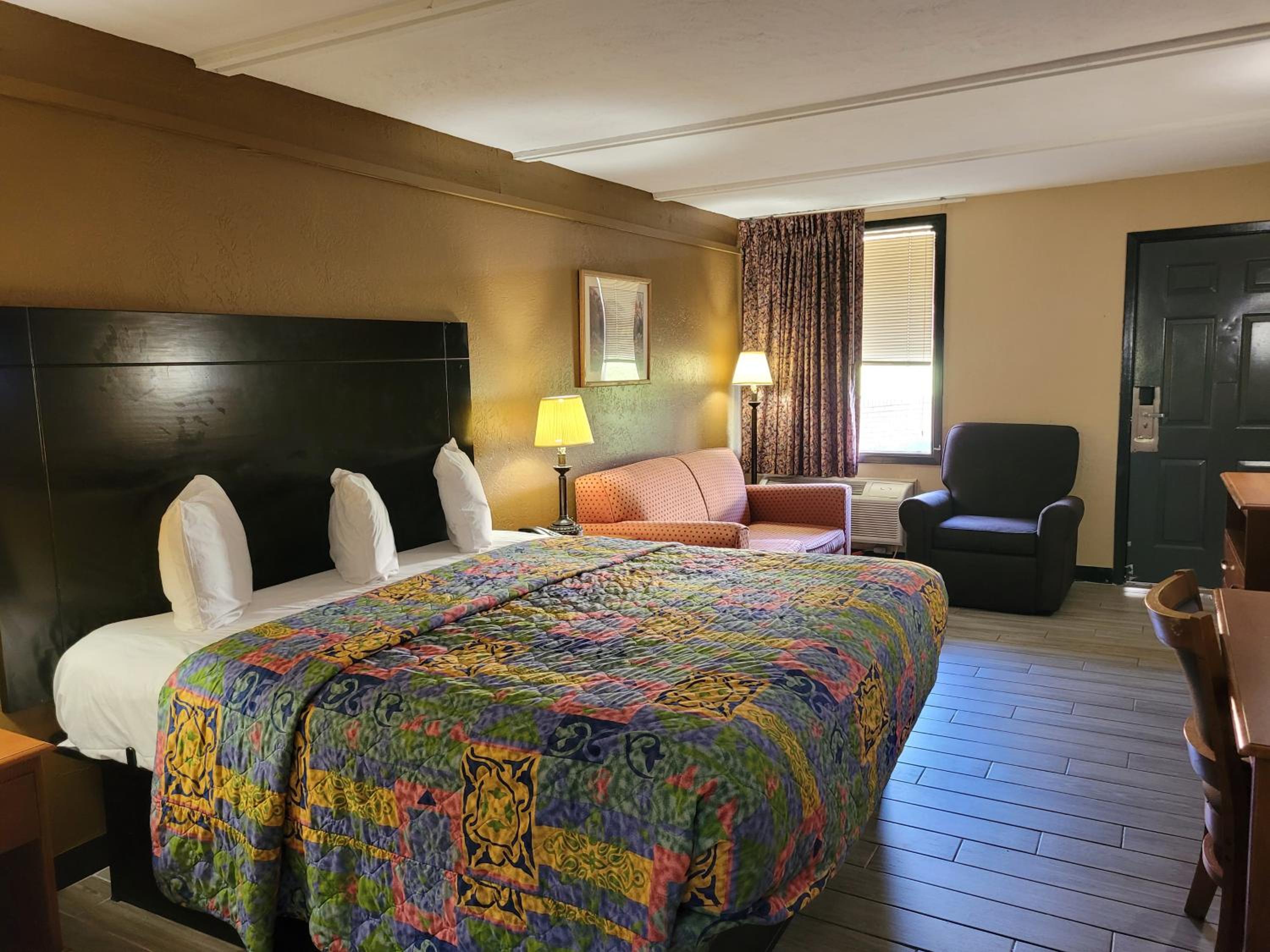 Deluxe King Room - Photo 2
