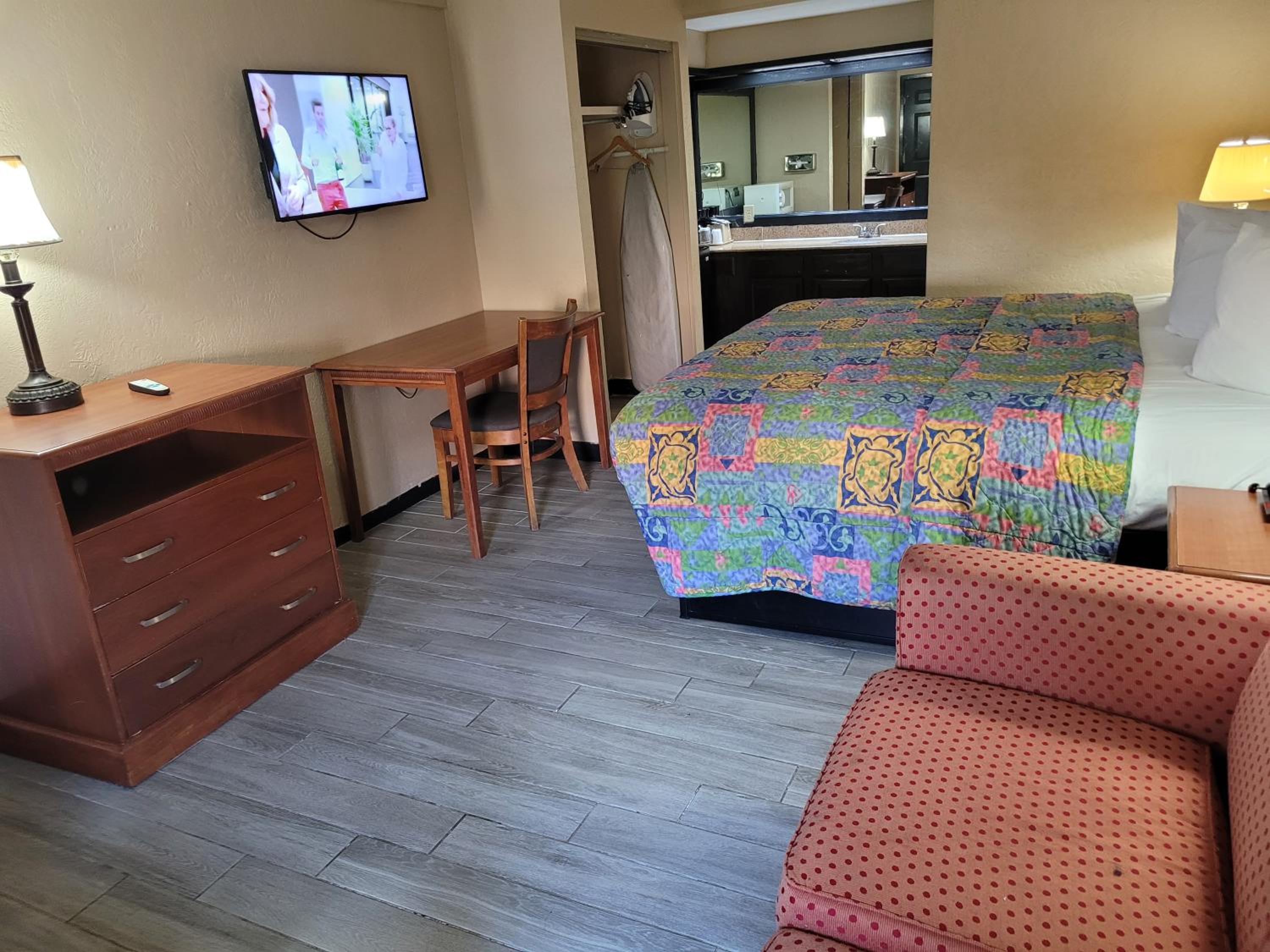 Deluxe King Room - Photo 3