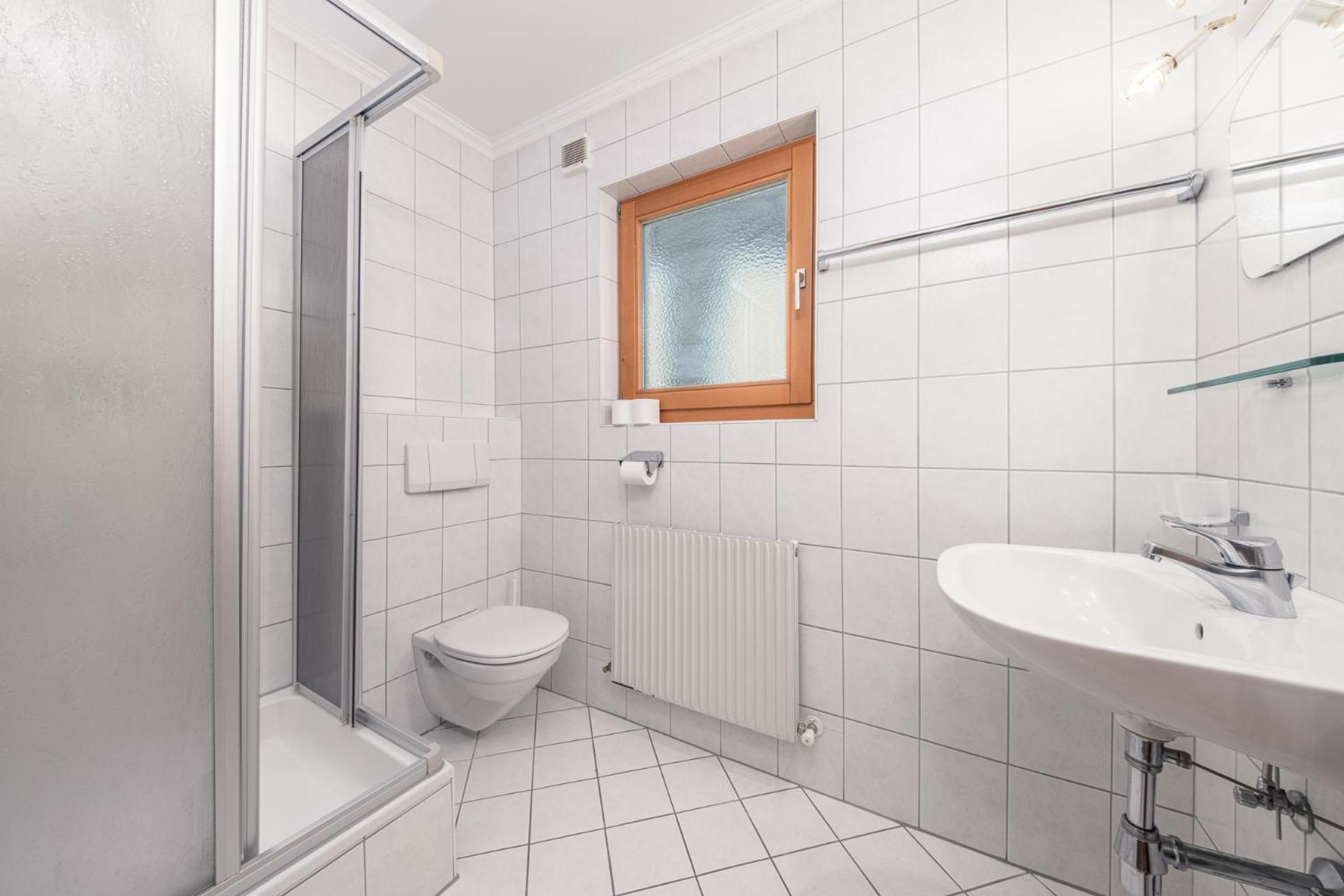One-Bedroom Apartment - Photo 3