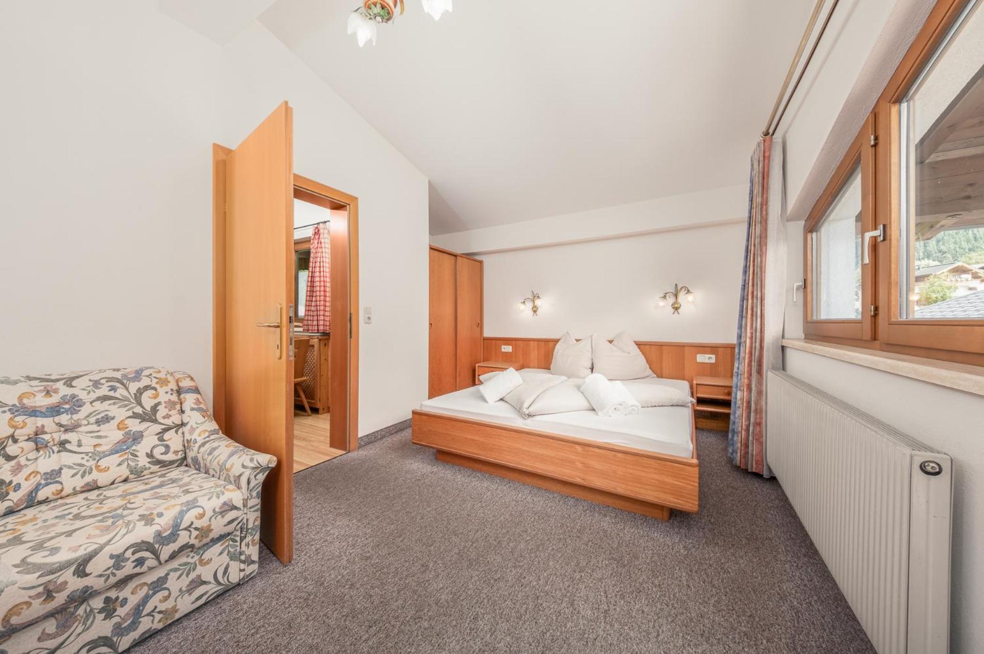 One-Bedroom Apartment - Photo 6