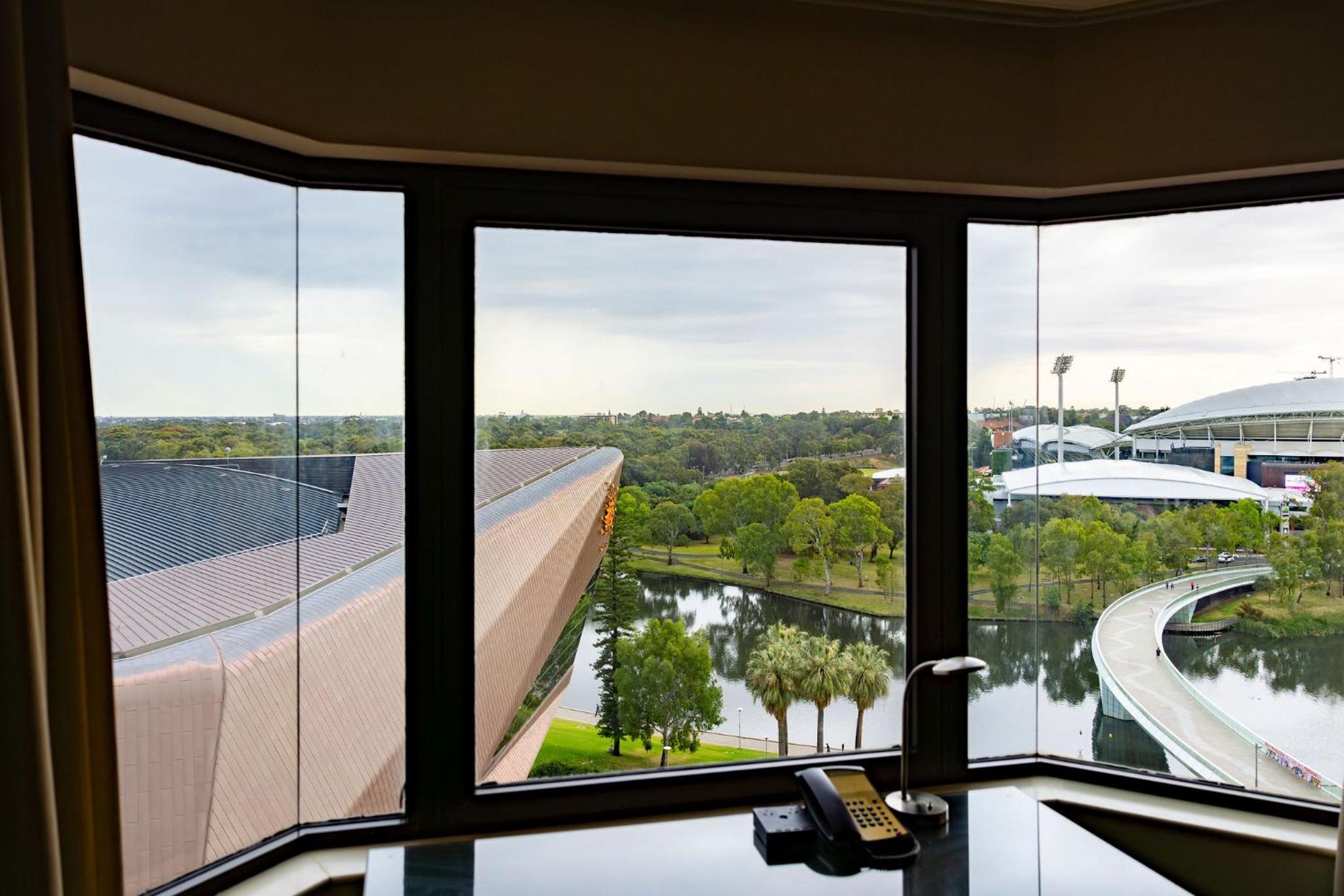 King Classic River View - Photo 4