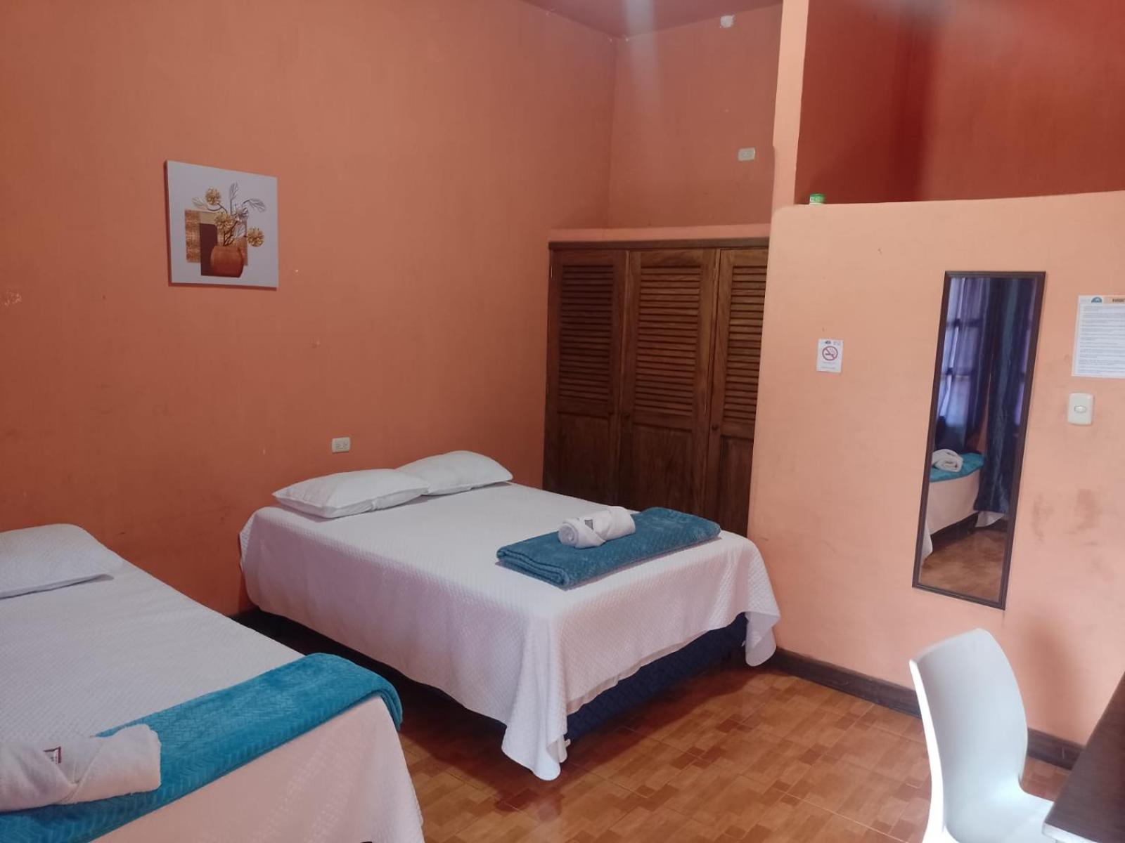 Double Room with Private Bathroom photo 1
