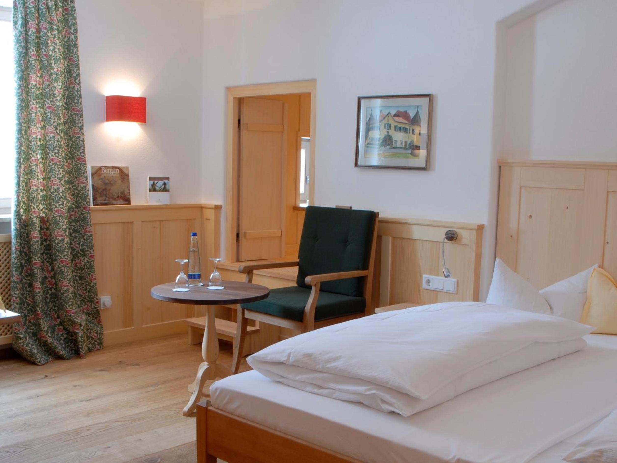 Double or Twin Room - Photo 4