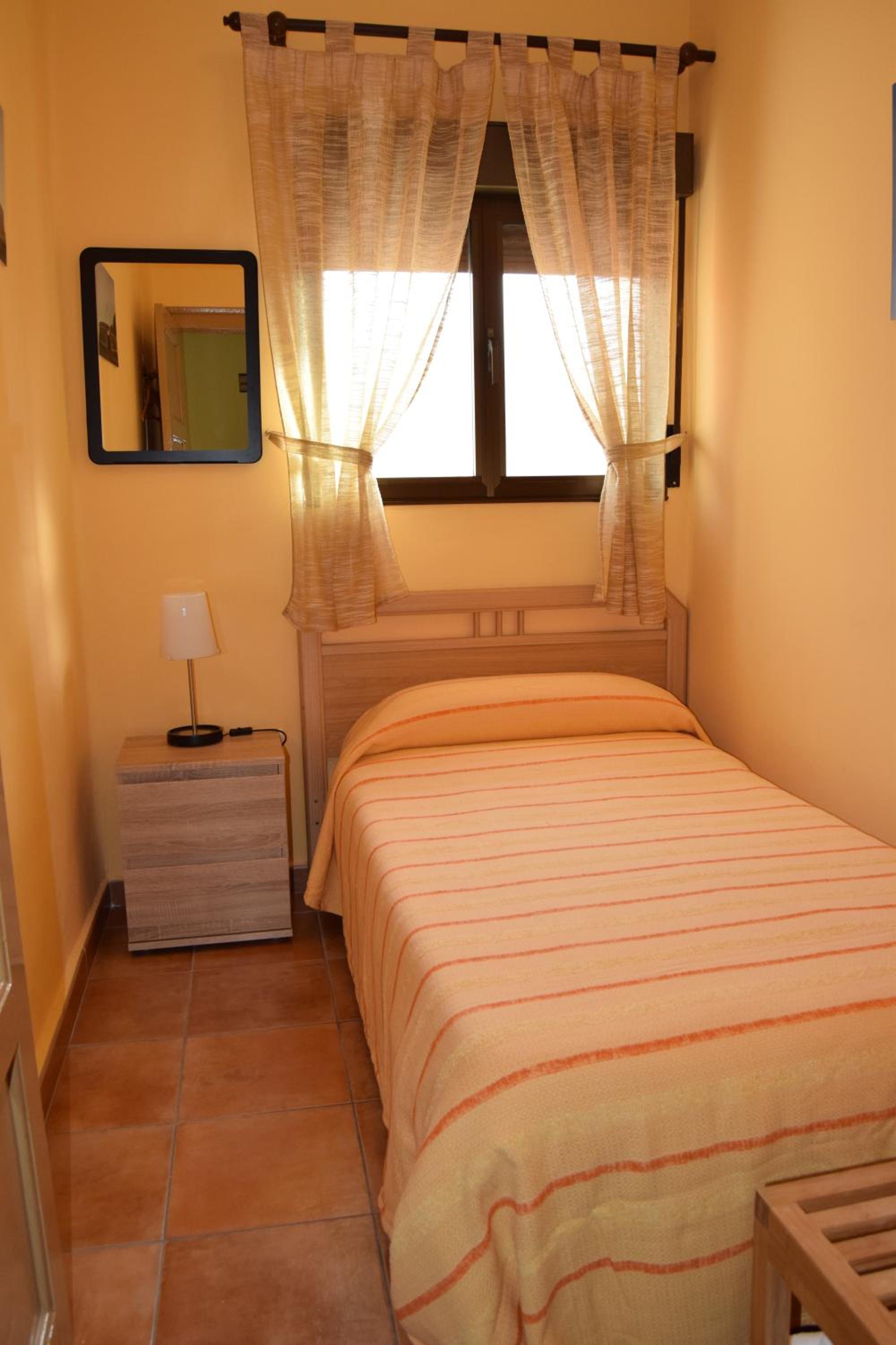 Five-Bedroom House - Photo 18