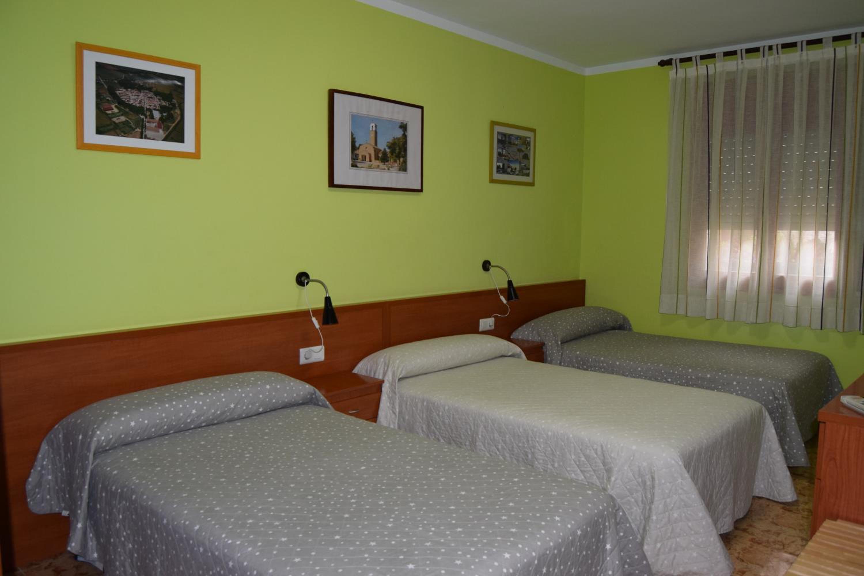 Five-Bedroom House - Photo 19