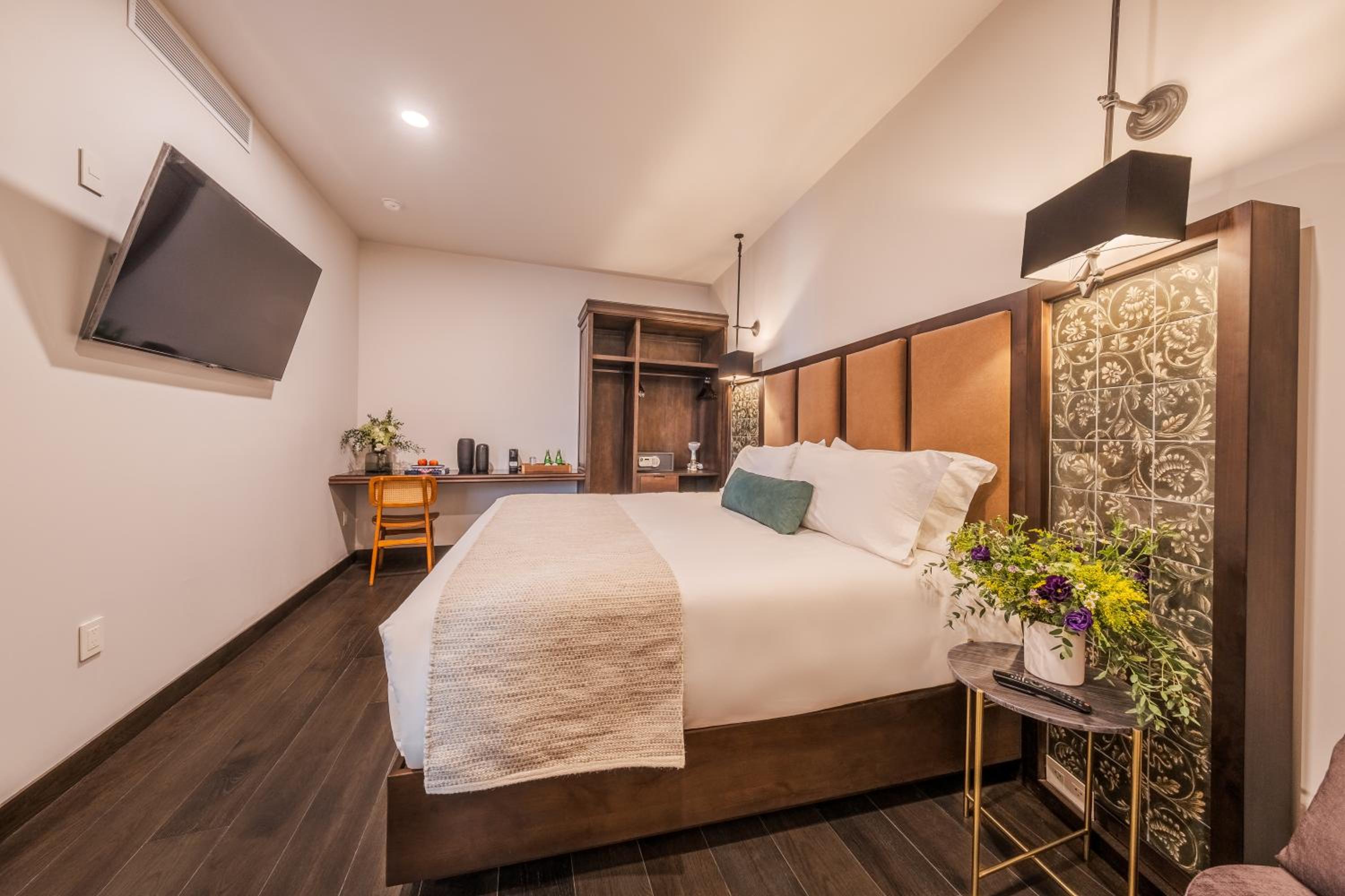 Deluxe Room - Photo 1