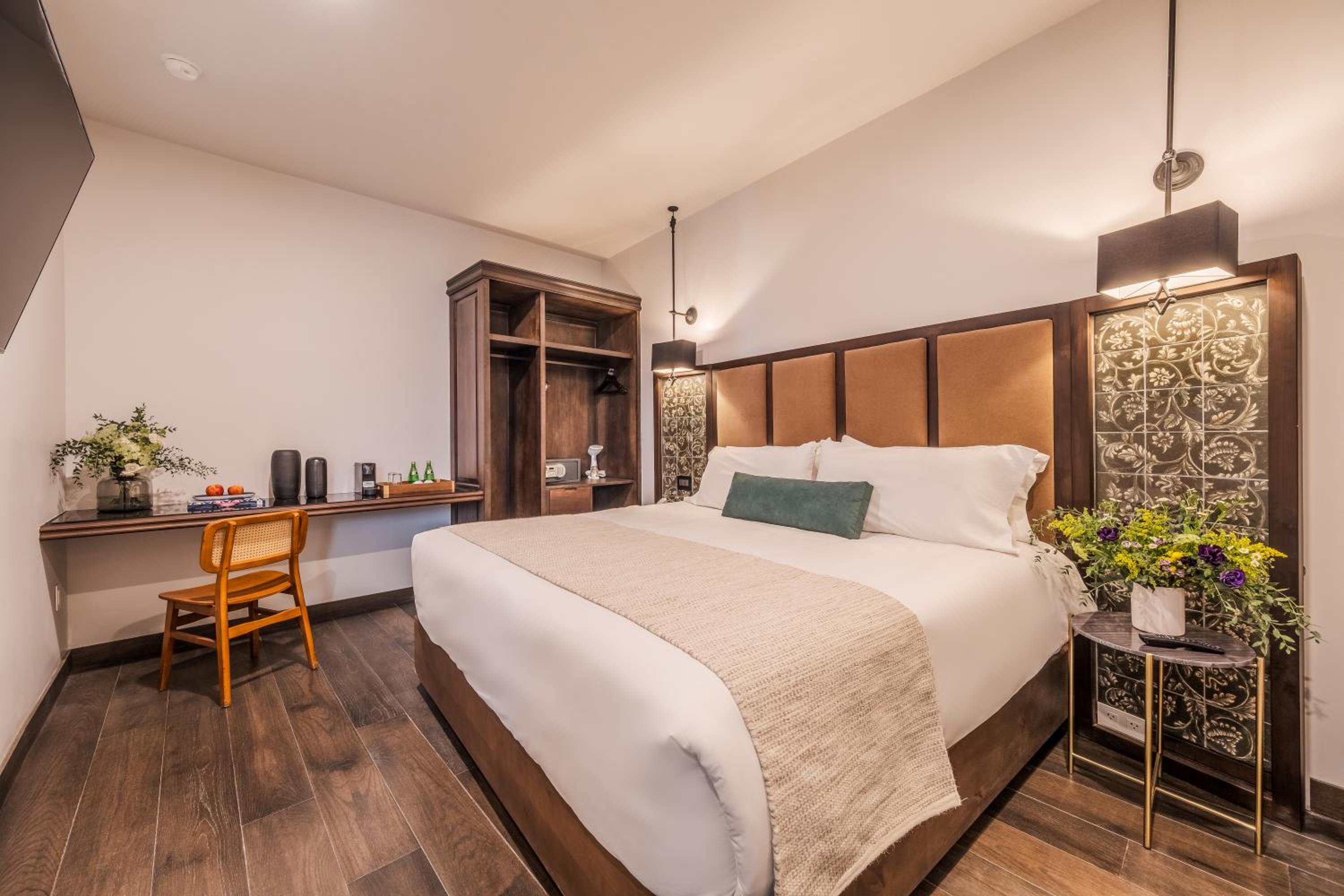 Deluxe Room - Photo 2