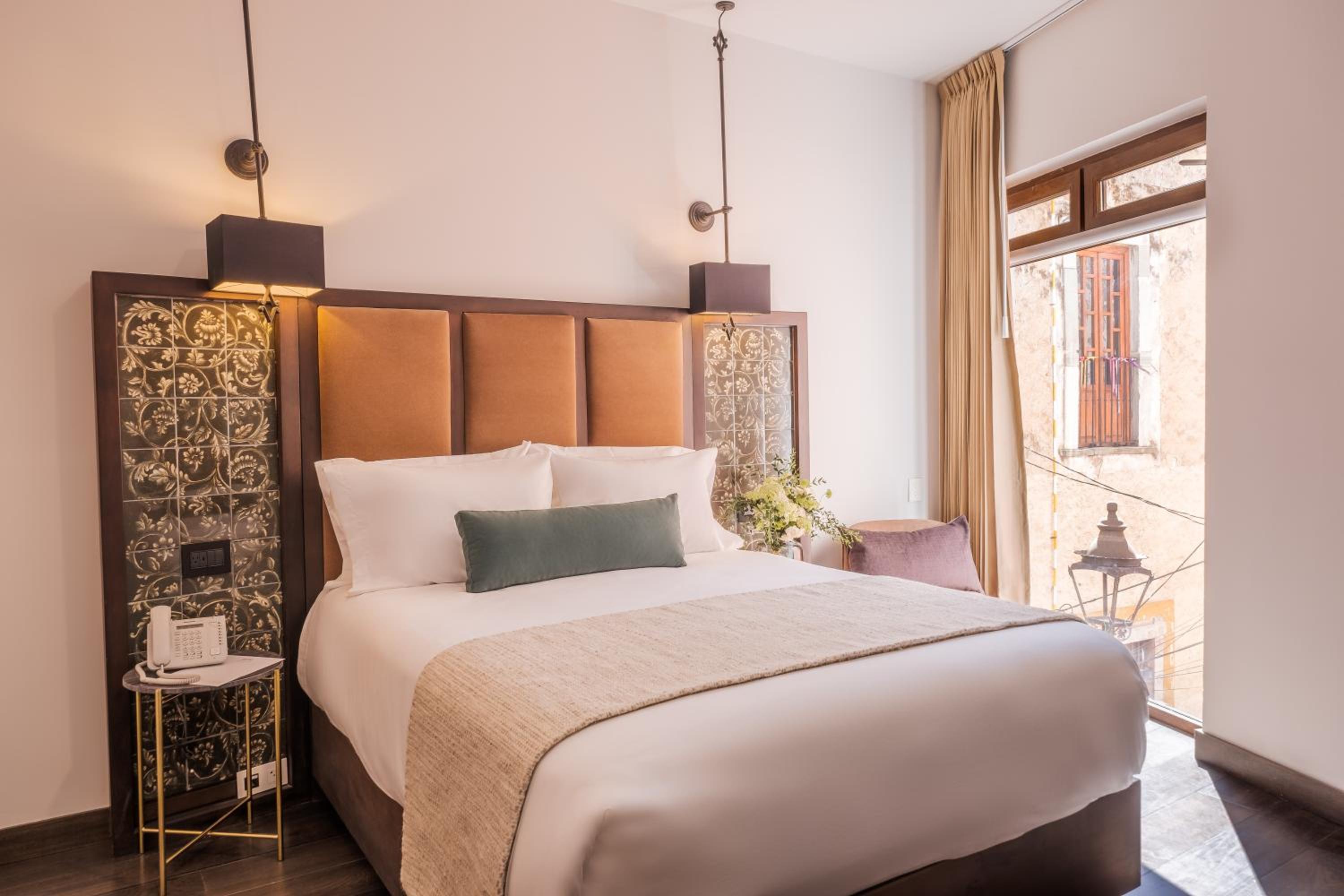 Studio - Photo 1