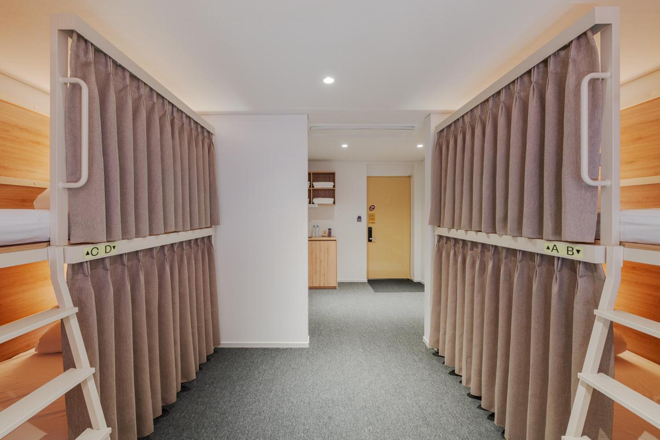 Bed In 4-Bed Male Dormitory Room photo 3