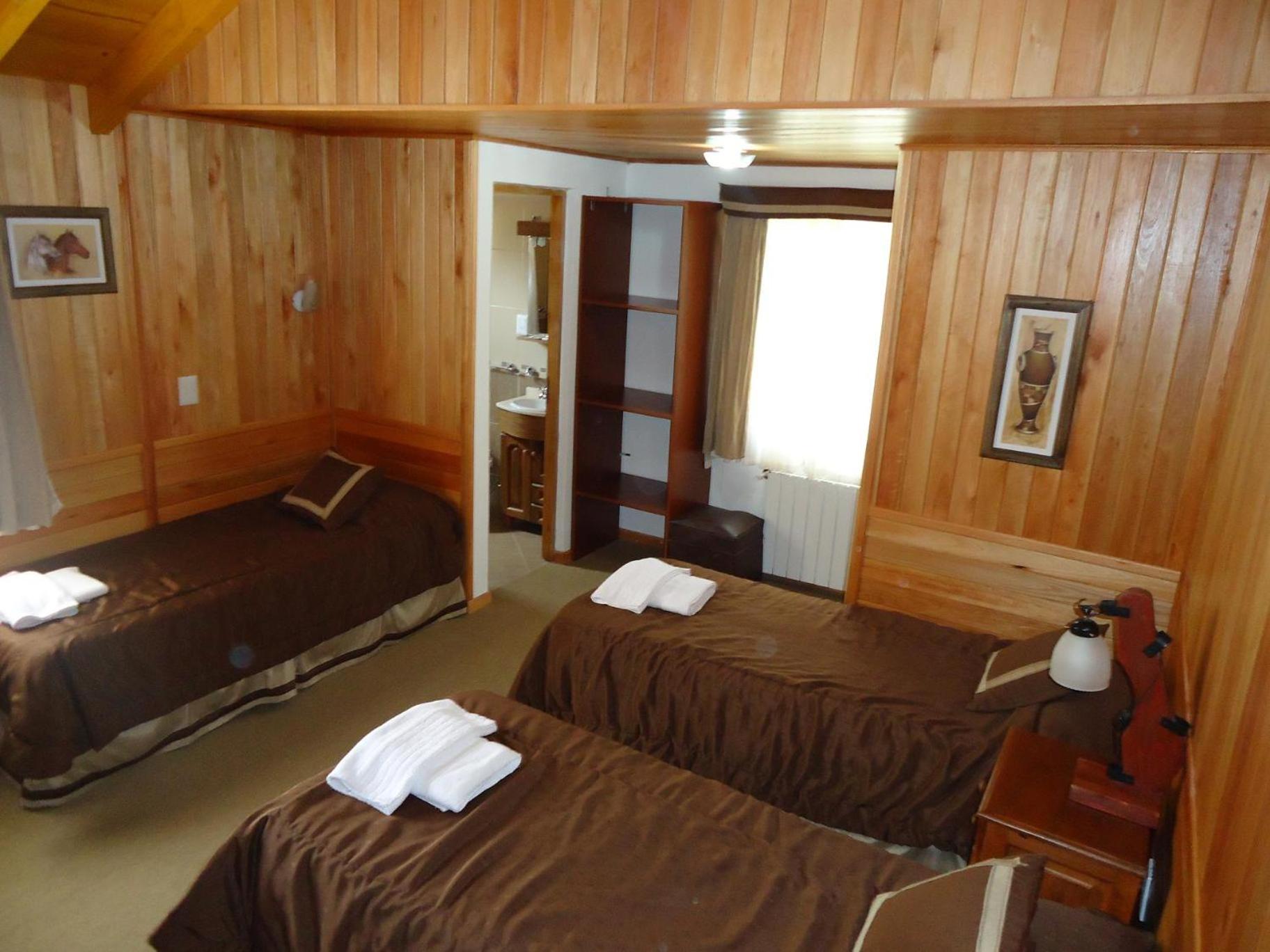 Three-Bedroom Deluxe Apartment photo 2