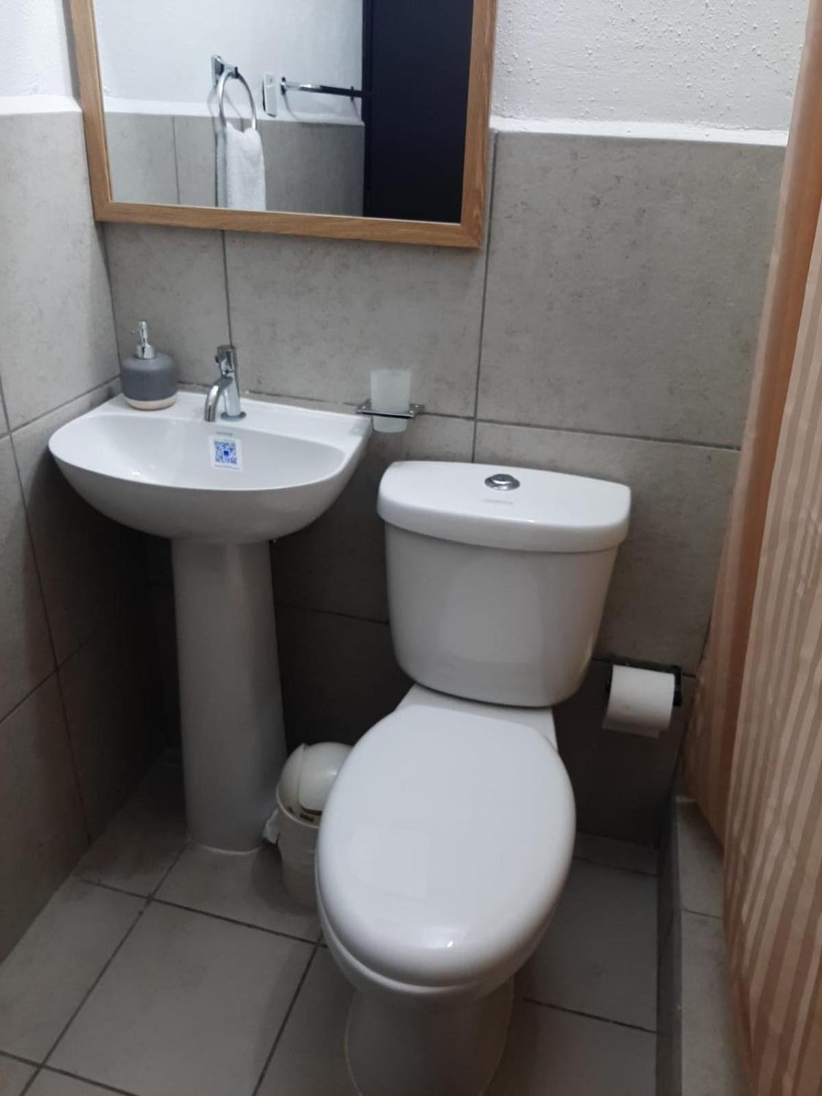 Budget Twin Room photo 3