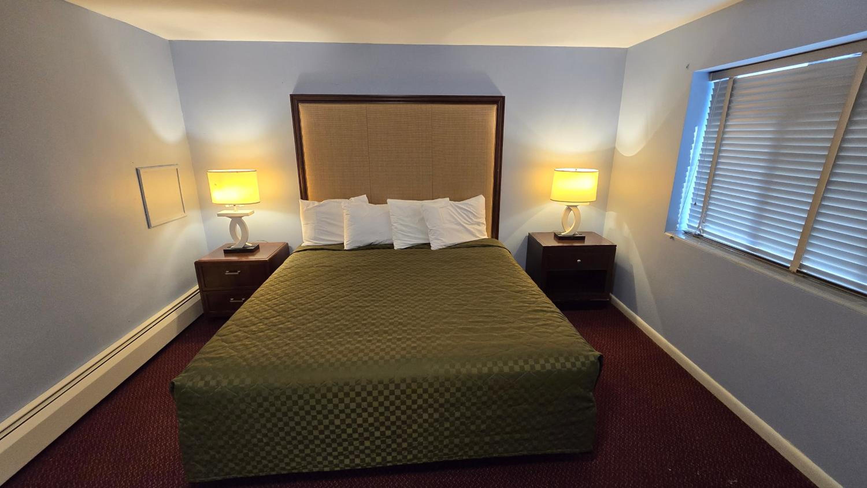 King Bed Non-Smoking photo 1