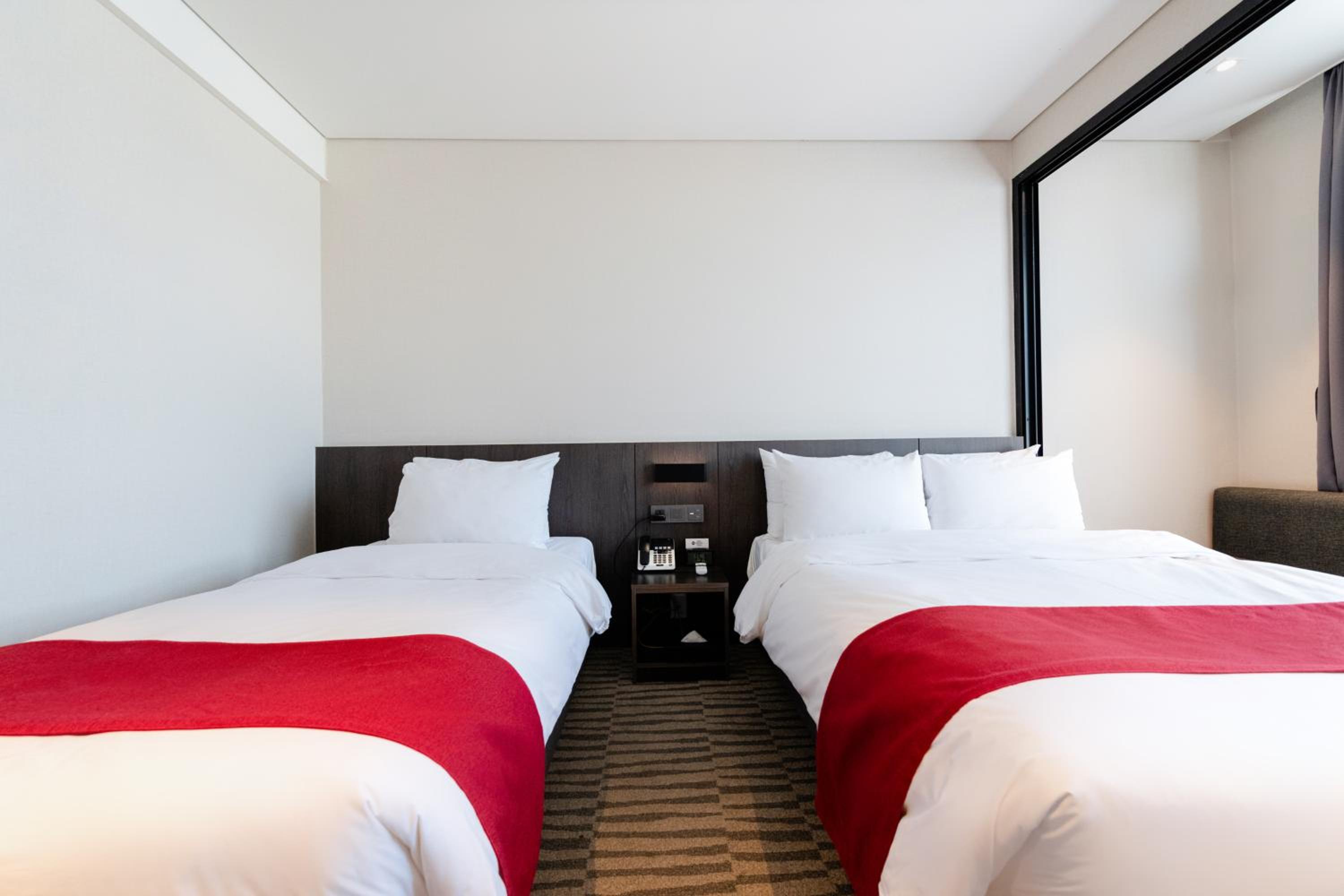 Standard Twin Room - Photo 1