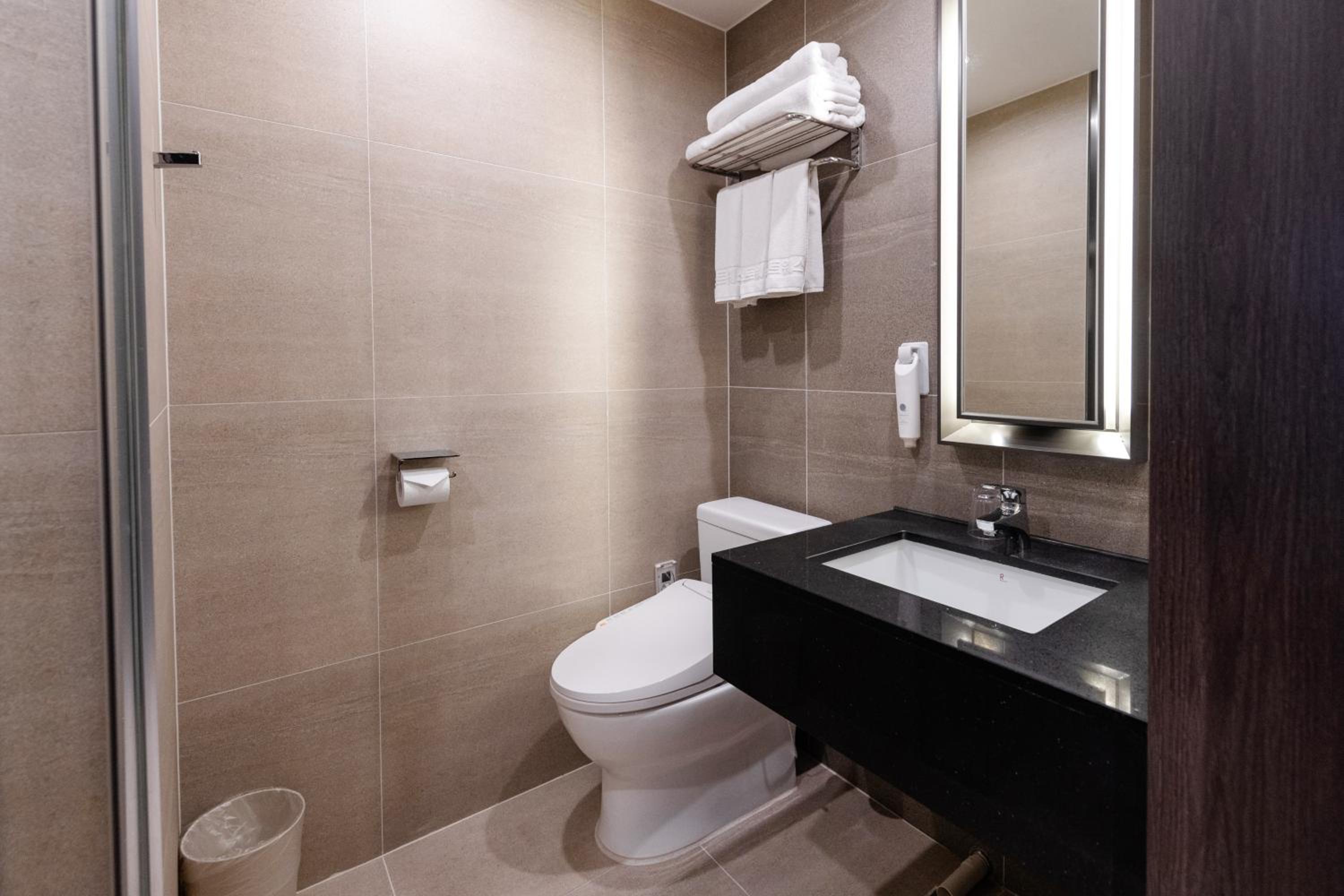 Standard Twin Room - Photo 4