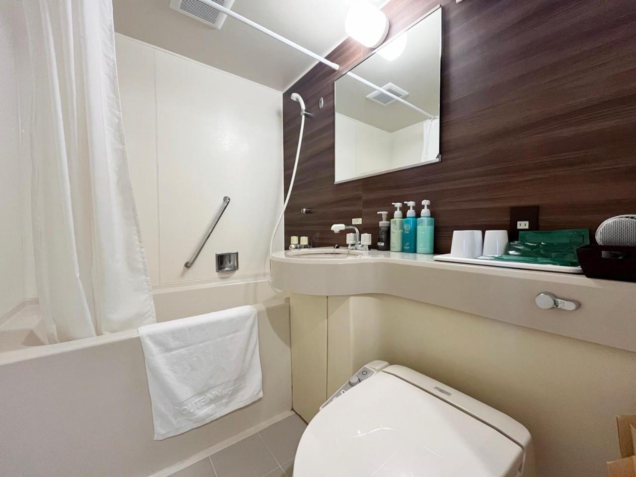 Double Room with Small Double Bed - Non-Smoking photo 2