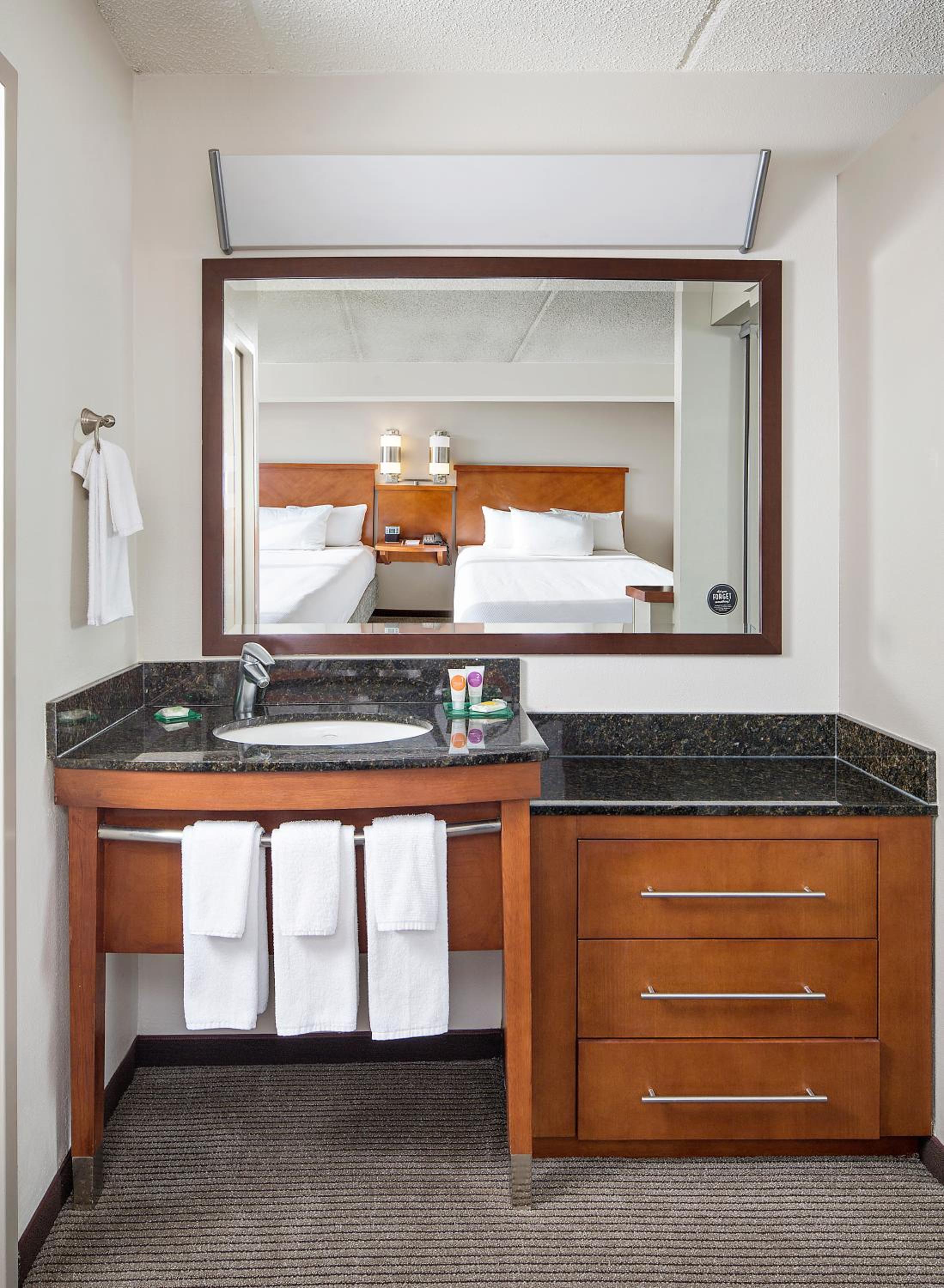 Double Room with Two Double Beds and Sofa Bed - Photo 2