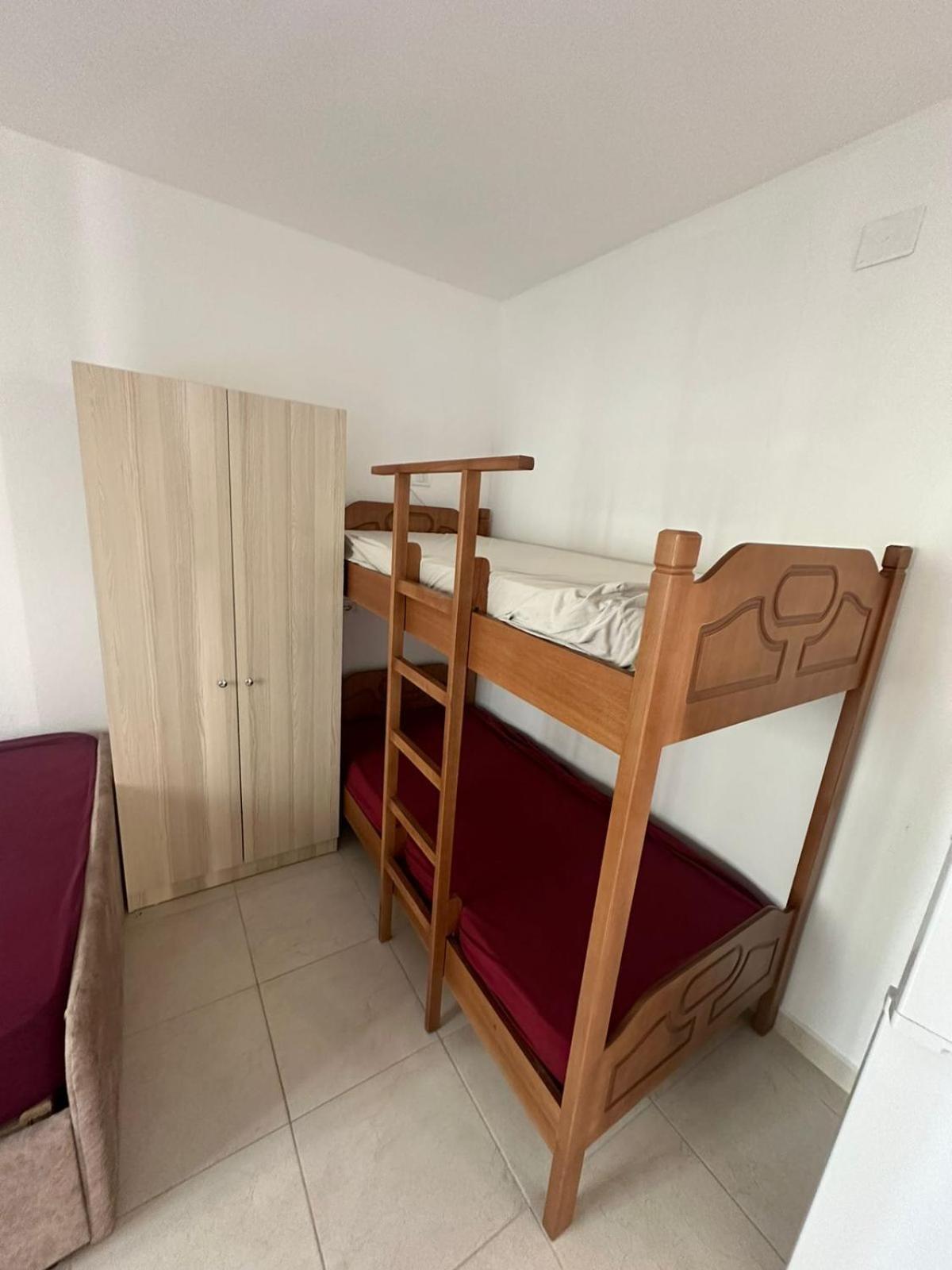 Economy Quadruple Room With Shared Bathroom