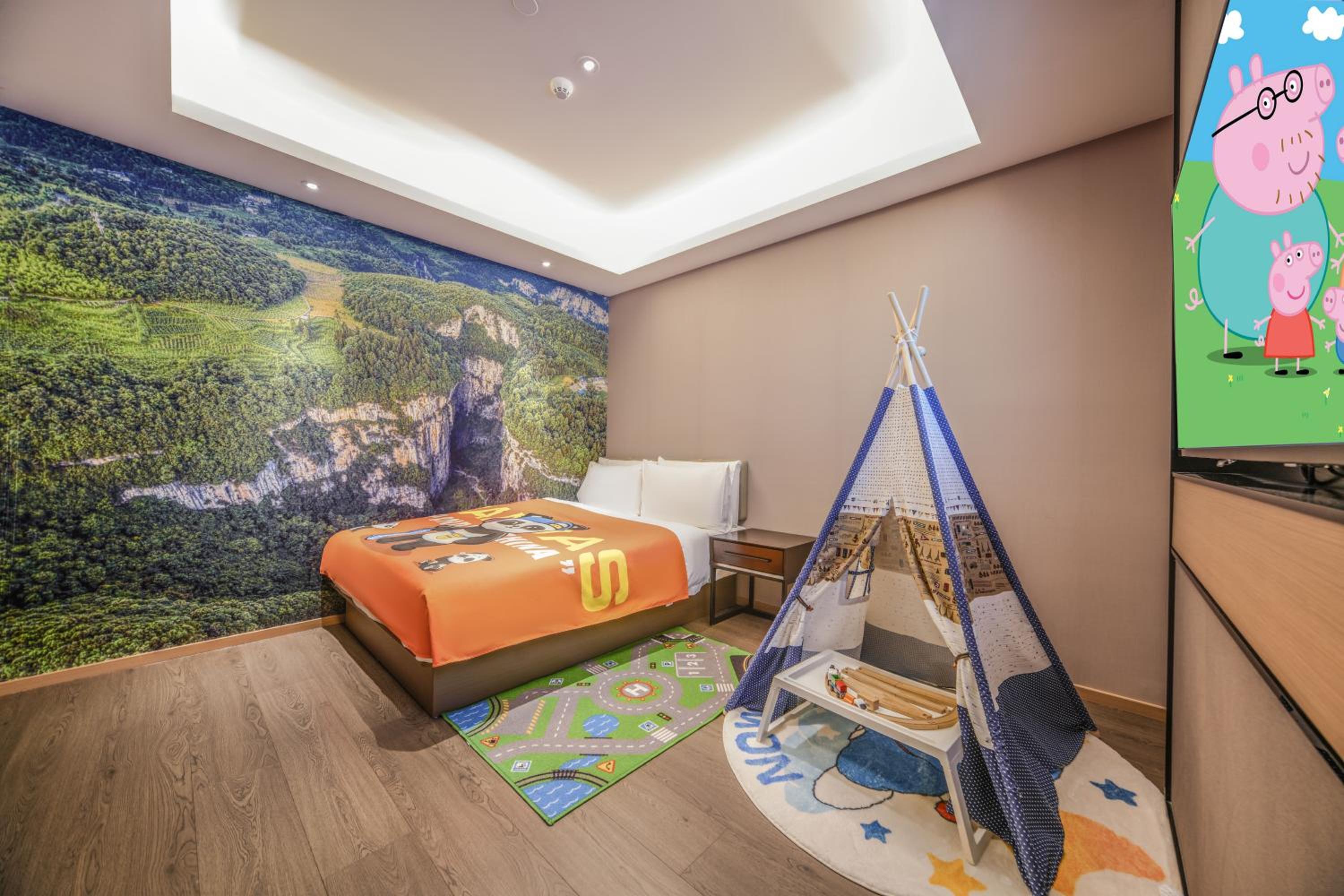 Deluxe Family Suite photo 3