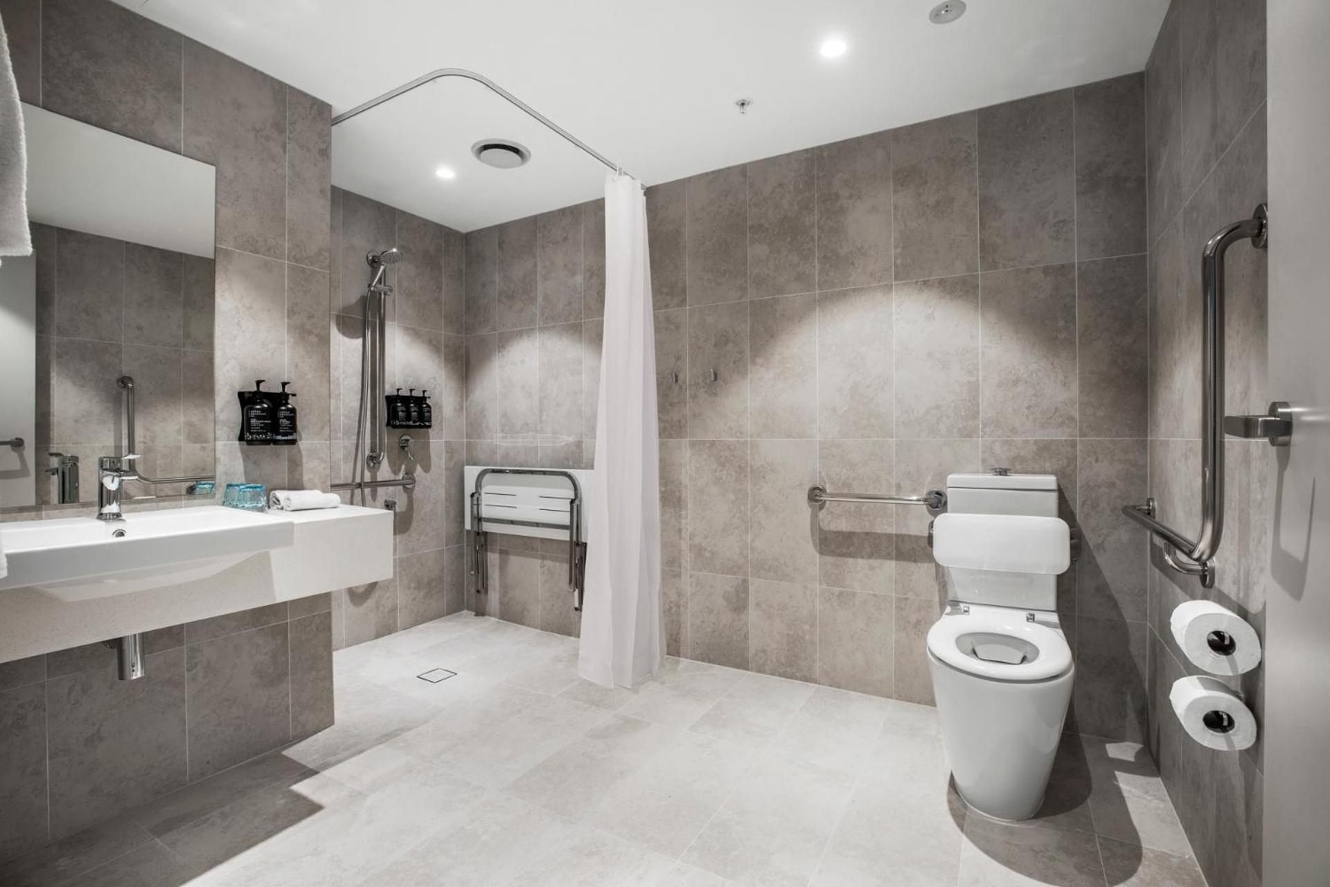 Standard Queen Room - Accessible - Photo 2