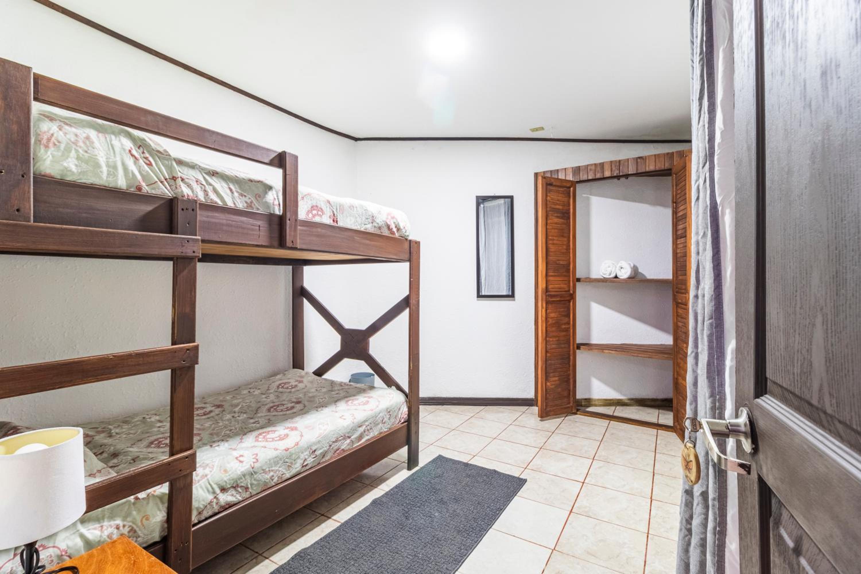 Standard Double Room with Shared Bathroom photo 2