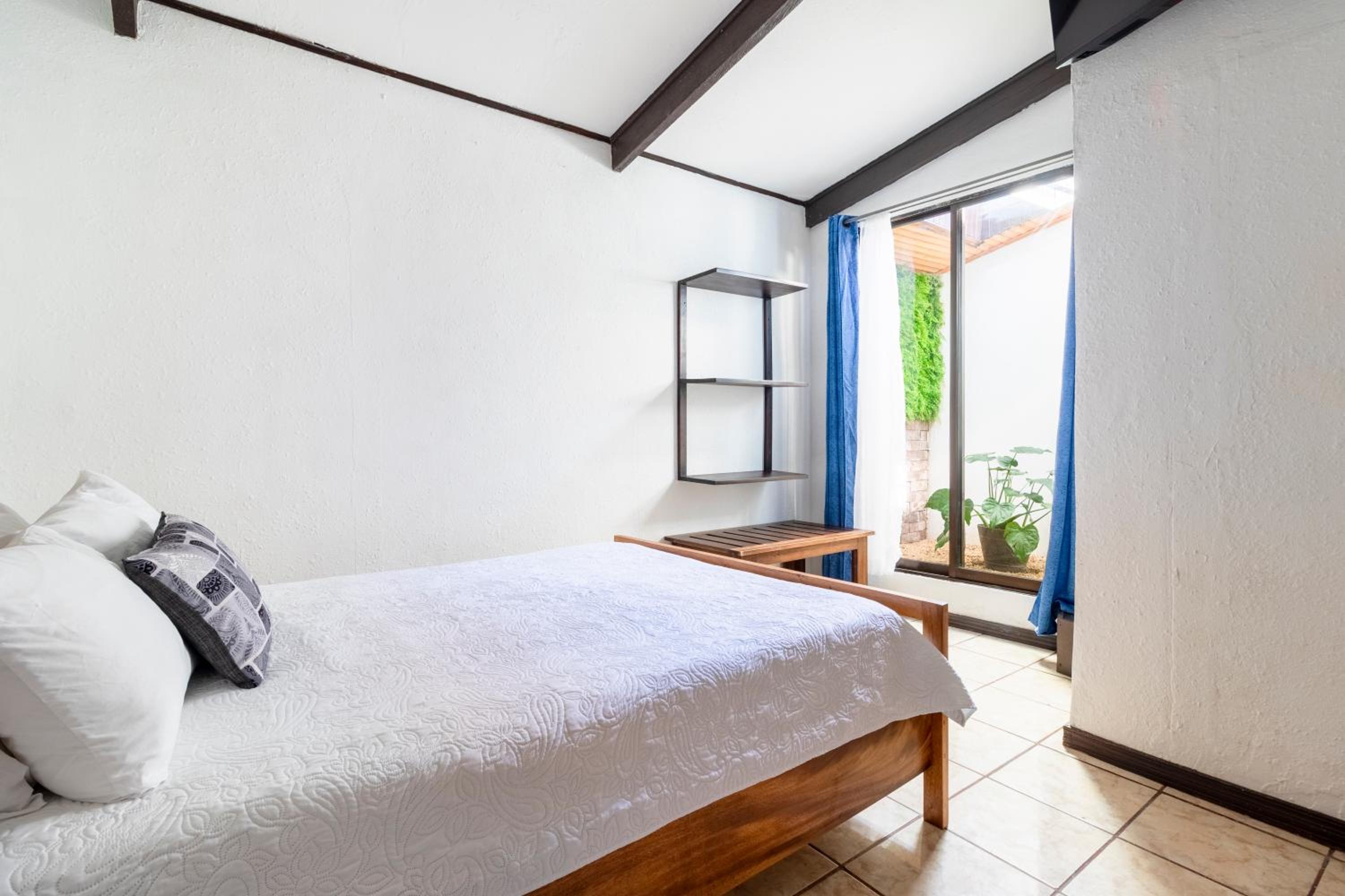 Budget Double Room photo 3