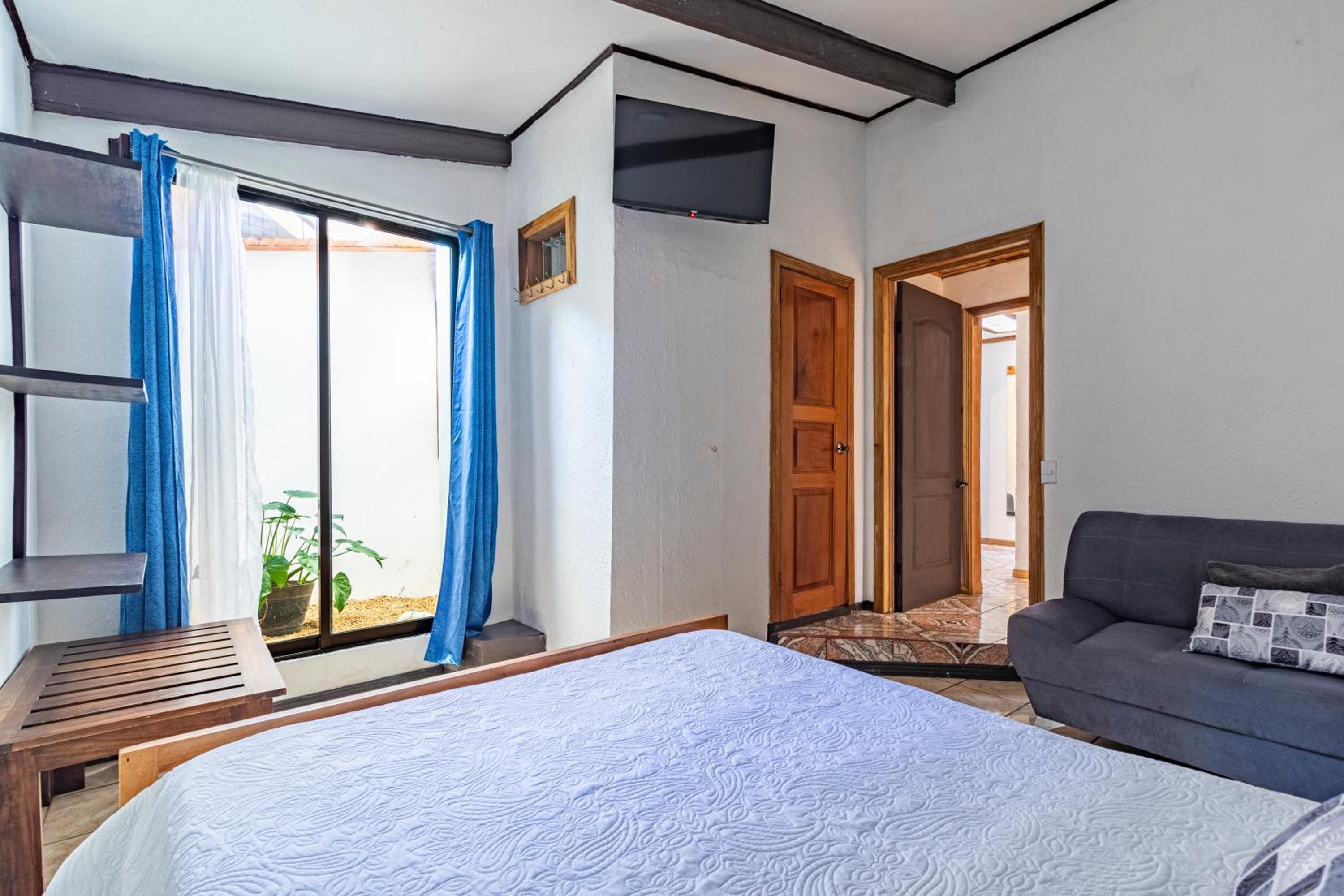 Budget Double Room photo 2