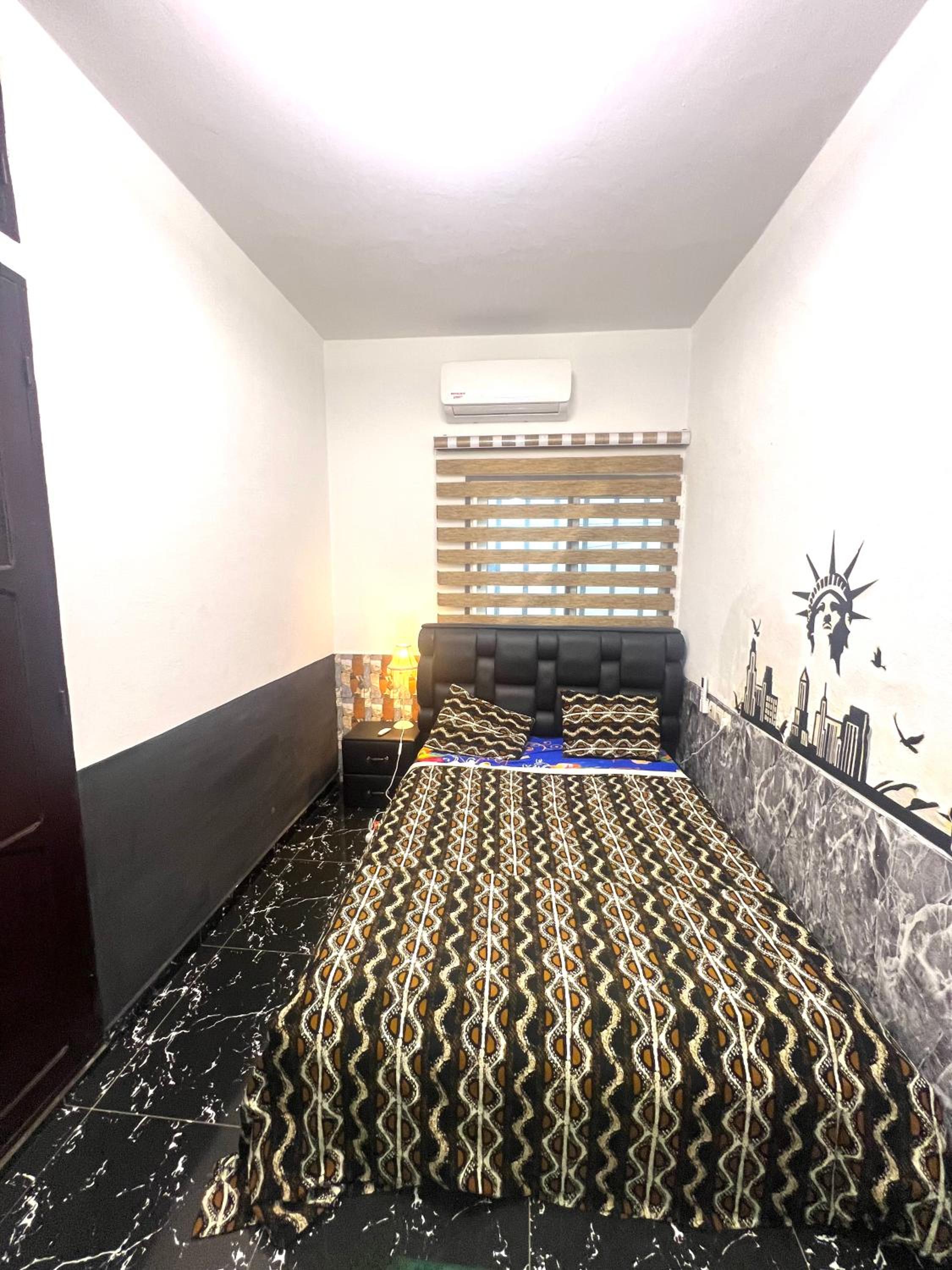 Three-Bedroom House photo 3
