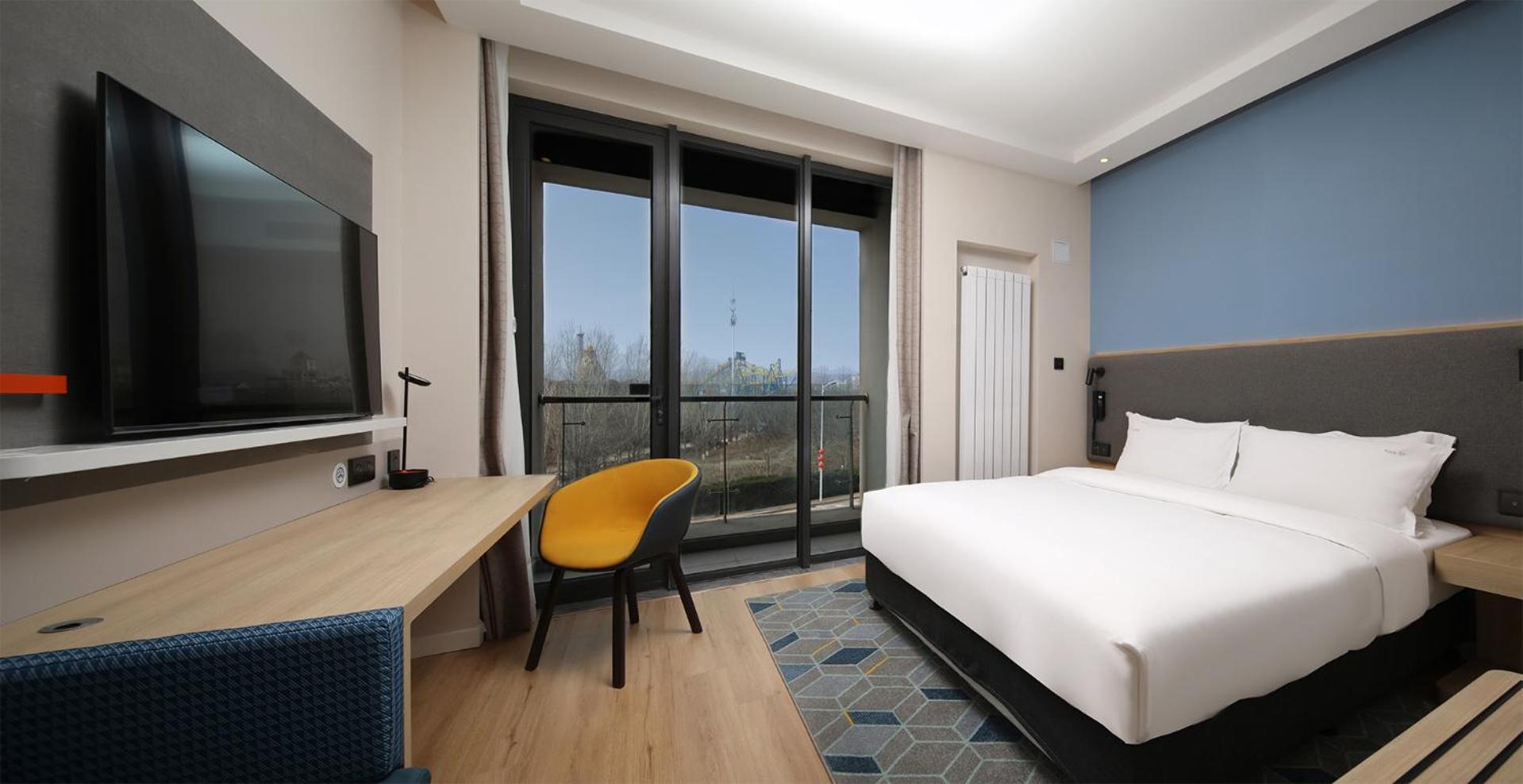 Standard King Room with Extra Floor Space photo 1