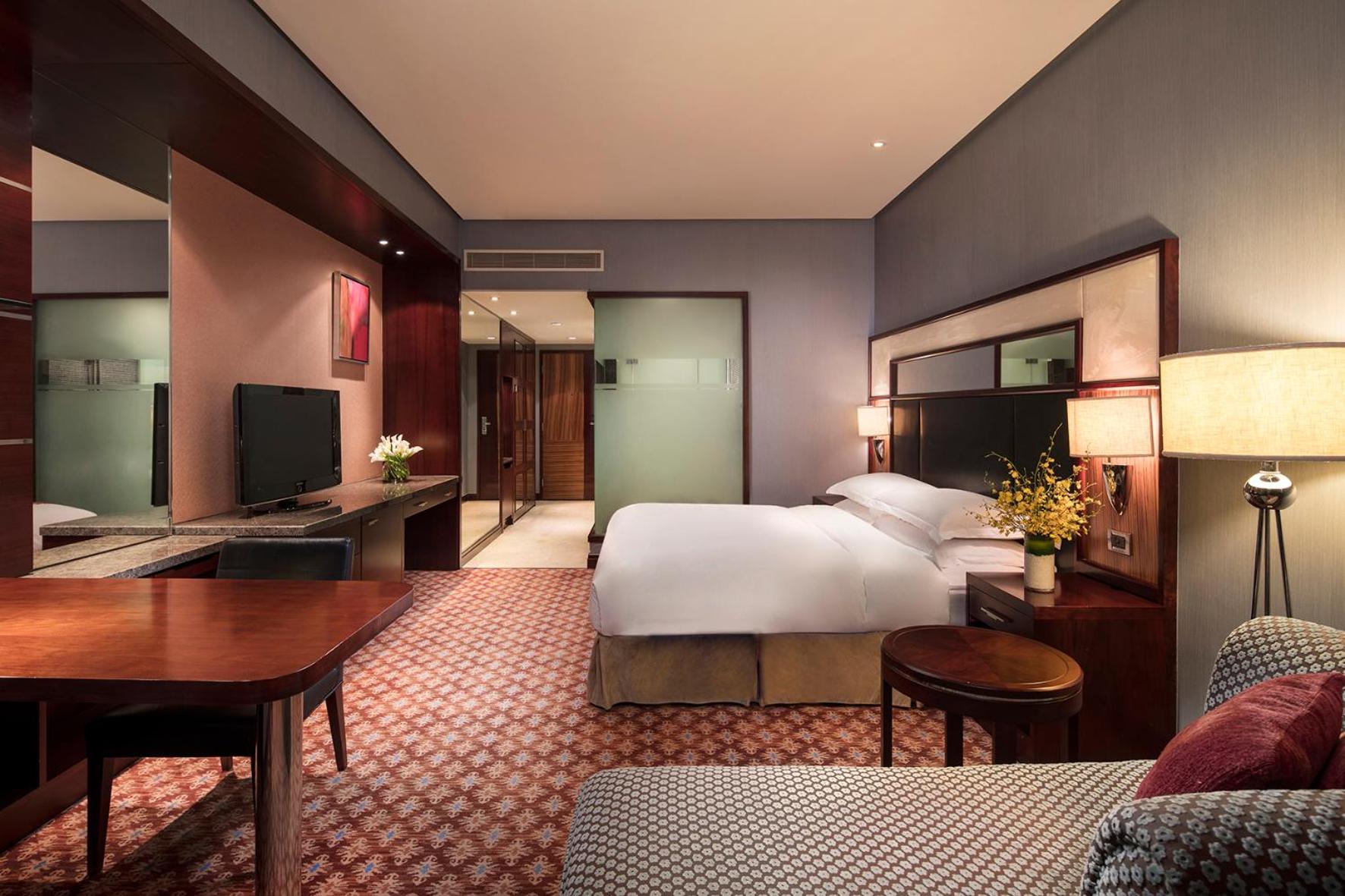 Premium King Room with Lounge Access and Canal View