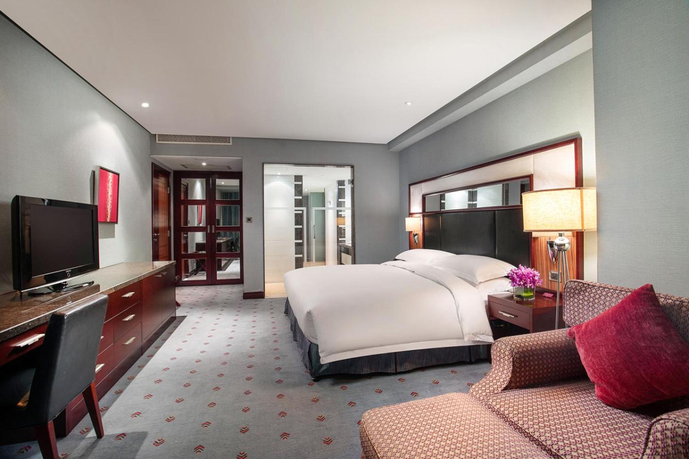 One-Bedroom Suite Lounge Access