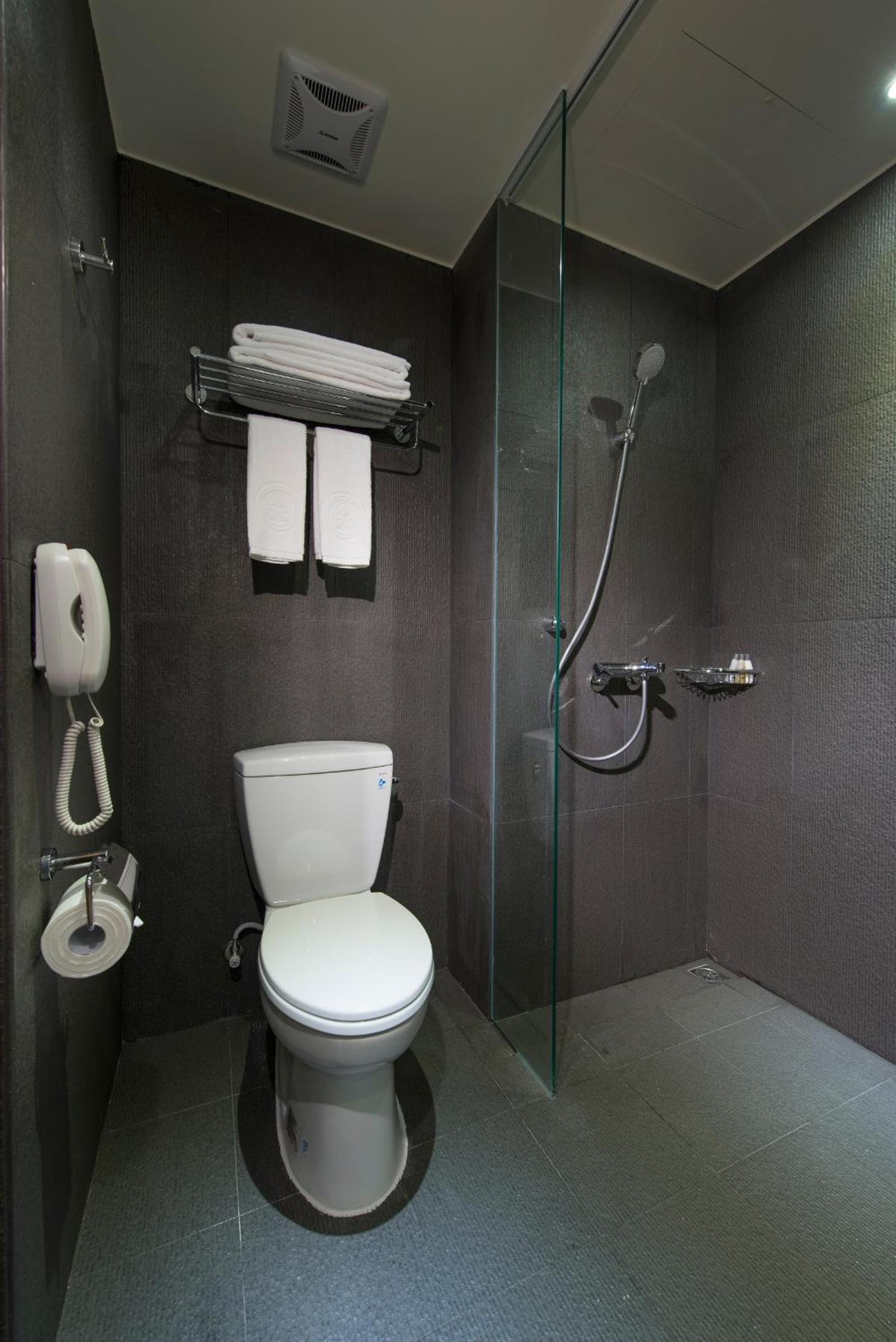 Classic Double Room (No Windows) - Photo 5