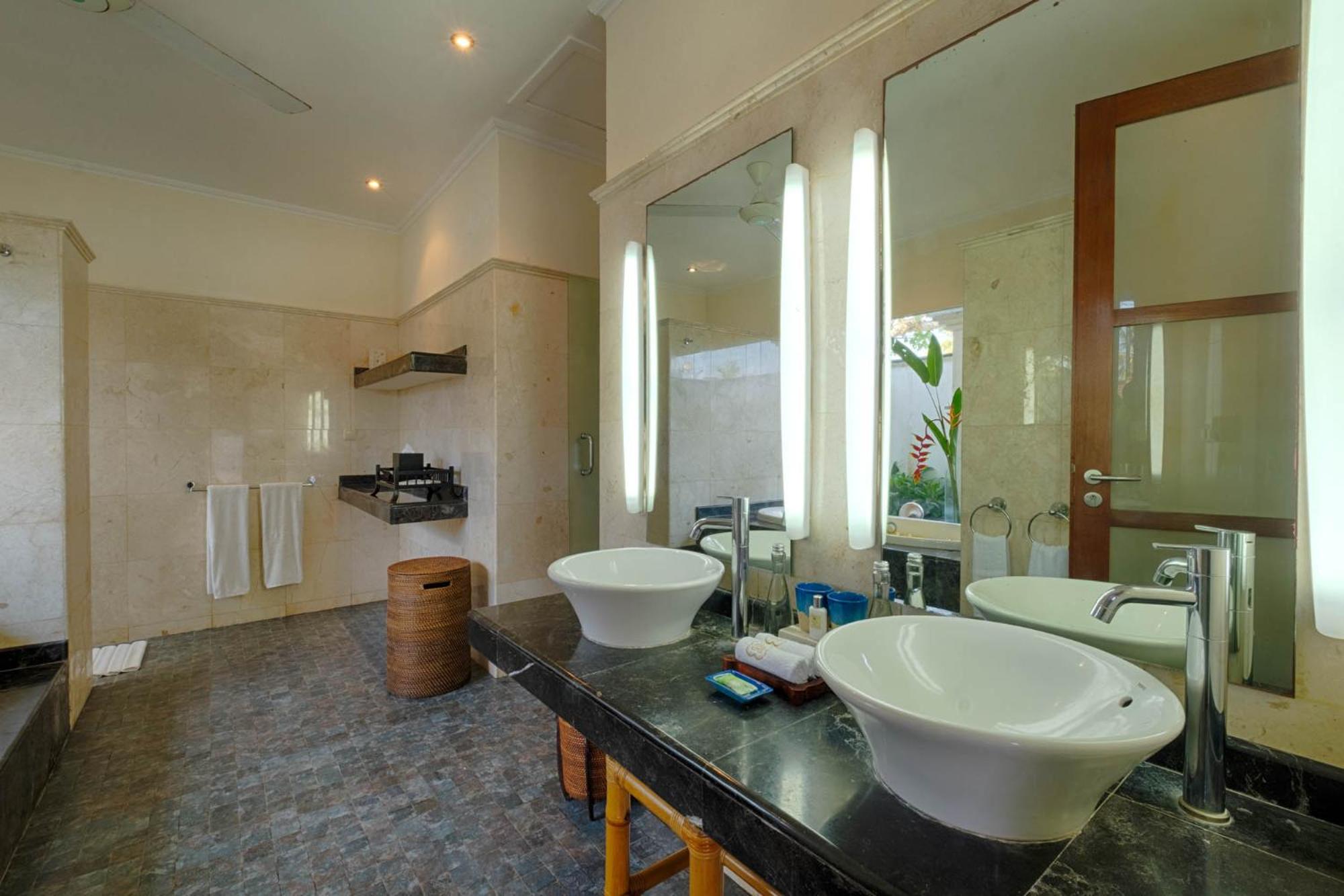 Four-Bedroom Villa with Private Pool and Garden View (2 minutes walk from beach) - Photo 63